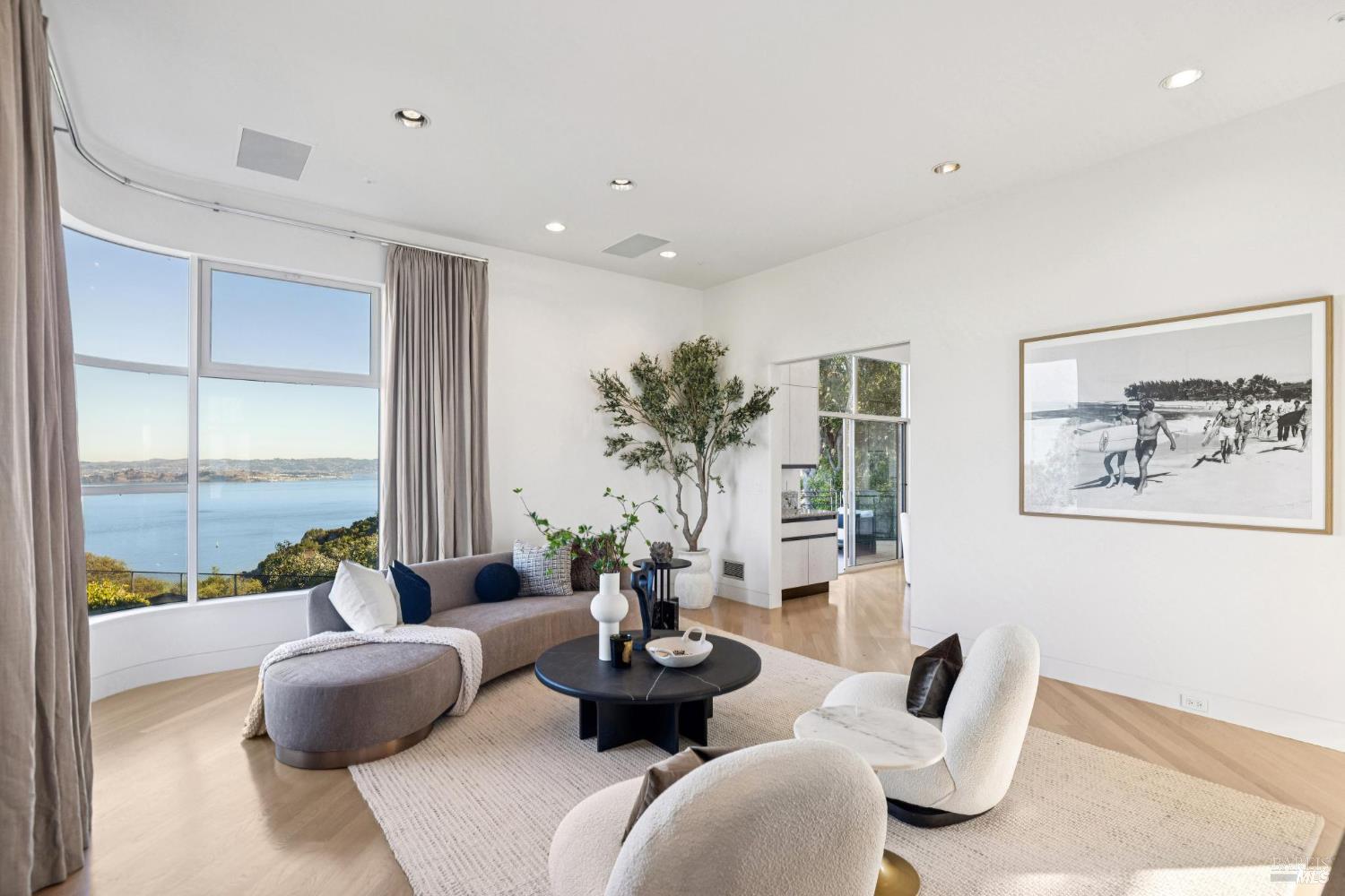 Detail Gallery Image 11 of 49 For 147 Gilmartin Dr, Tiburon,  CA 94920 - 4 Beds | 4/2 Baths