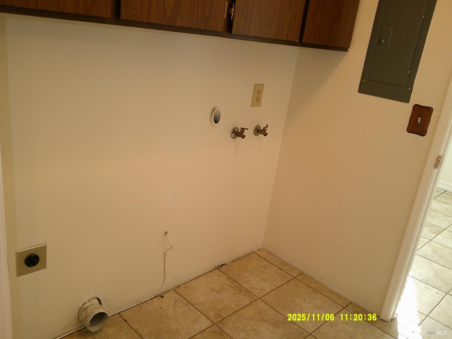 Detail Gallery Image 14 of 20 For 390 S Almond St, Dixon,  CA 95620 - 4 Beds | 2/1 Baths