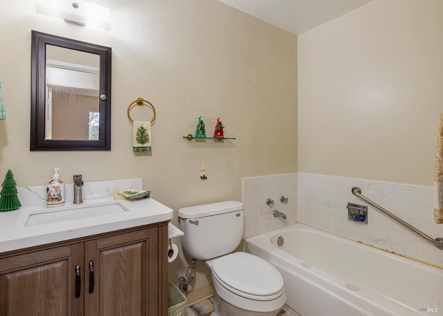 Detail Gallery Image 20 of 41 For 533 Albert Way, Petaluma,  CA 94954 - 4 Beds | 3 Baths