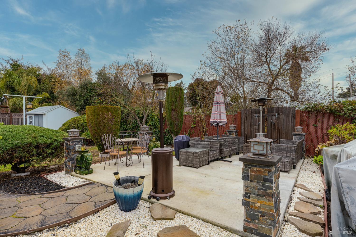 Detail Gallery Image 23 of 41 For 533 Albert Way, Petaluma,  CA 94954 - 4 Beds | 3 Baths