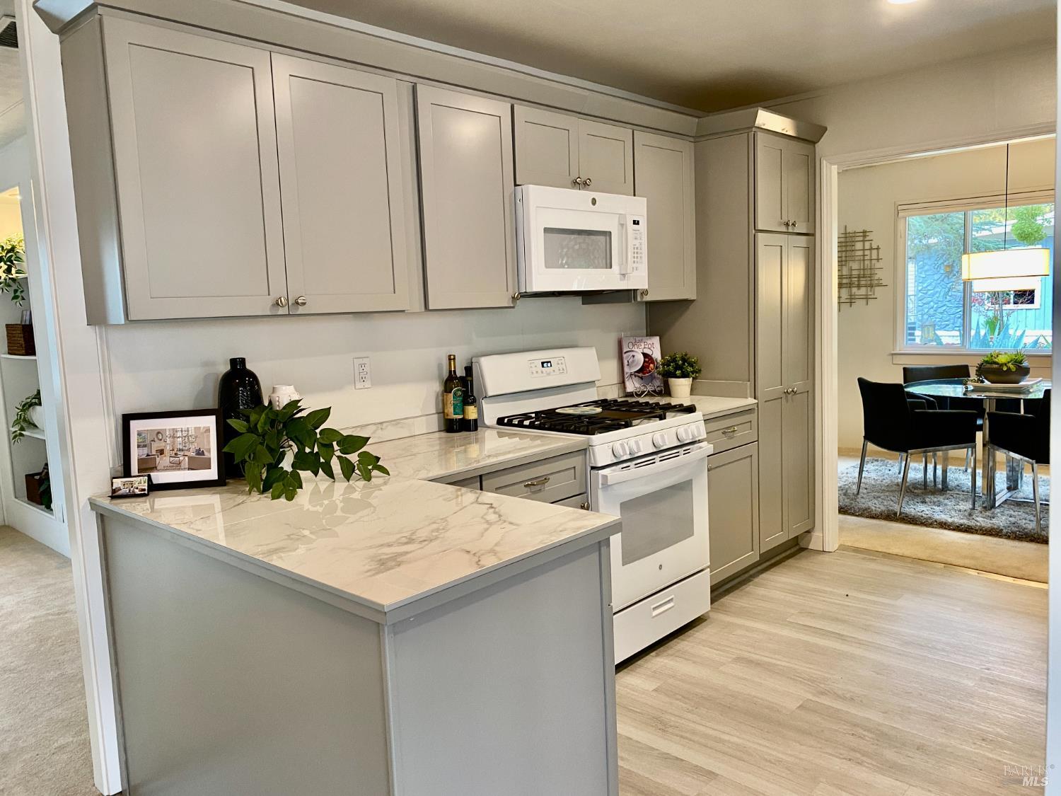 Detail Gallery Image 7 of 23 For 708 Seville Way, Novato,  CA 94949 - 2 Beds | 2 Baths