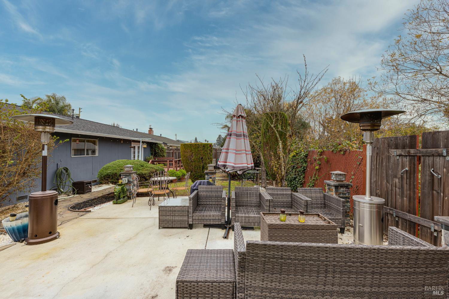 Detail Gallery Image 26 of 41 For 533 Albert Way, Petaluma,  CA 94954 - 4 Beds | 3 Baths