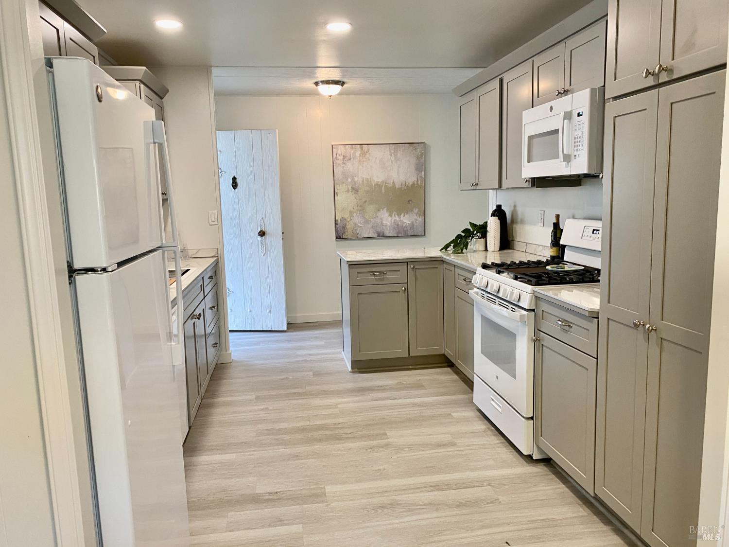 Detail Gallery Image 8 of 23 For 708 Seville Way, Novato,  CA 94949 - 2 Beds | 2 Baths