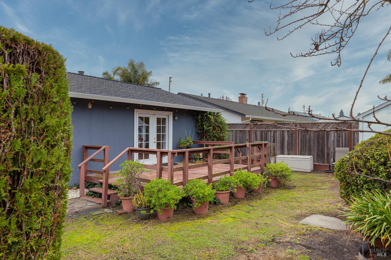 Detail Gallery Image 27 of 41 For 533 Albert Way, Petaluma,  CA 94954 - 4 Beds | 3 Baths