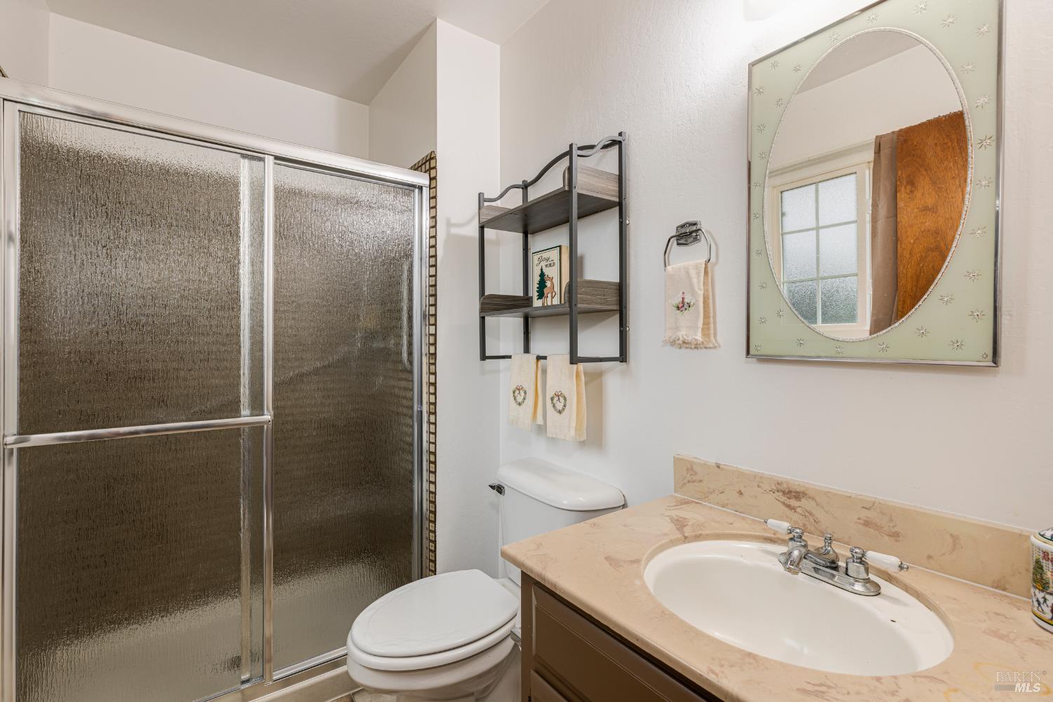 Detail Gallery Image 19 of 41 For 533 Albert Way, Petaluma,  CA 94954 - 4 Beds | 3 Baths