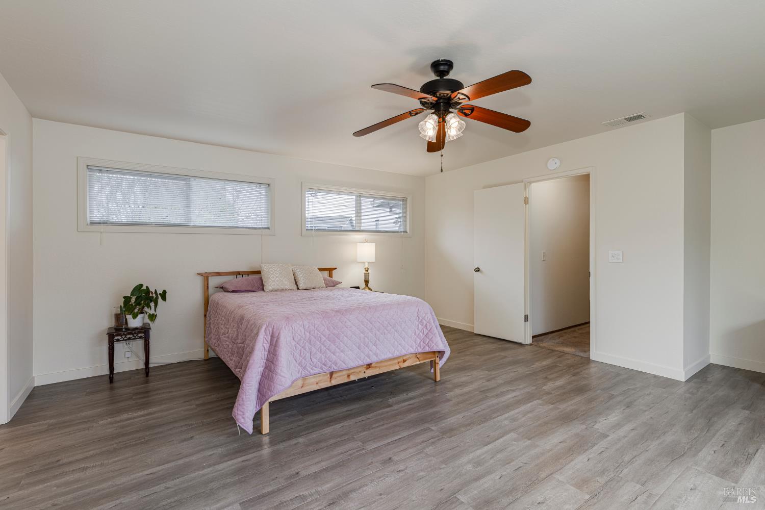 Detail Gallery Image 14 of 41 For 533 Albert Way, Petaluma,  CA 94954 - 4 Beds | 3 Baths