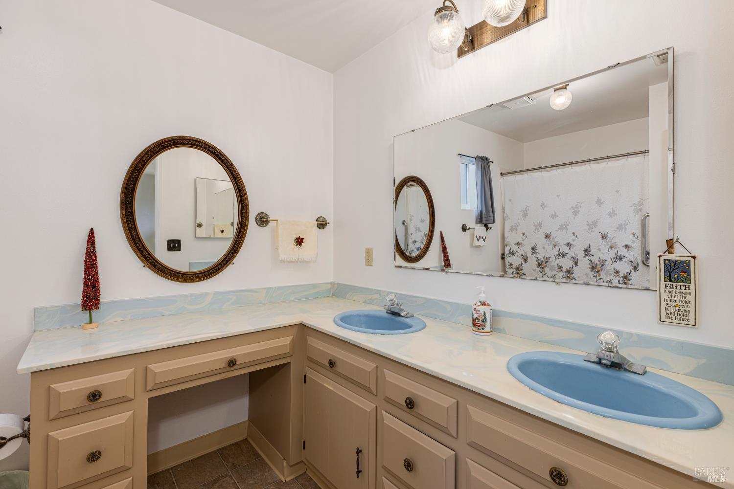 Detail Gallery Image 16 of 41 For 533 Albert Way, Petaluma,  CA 94954 - 4 Beds | 3 Baths