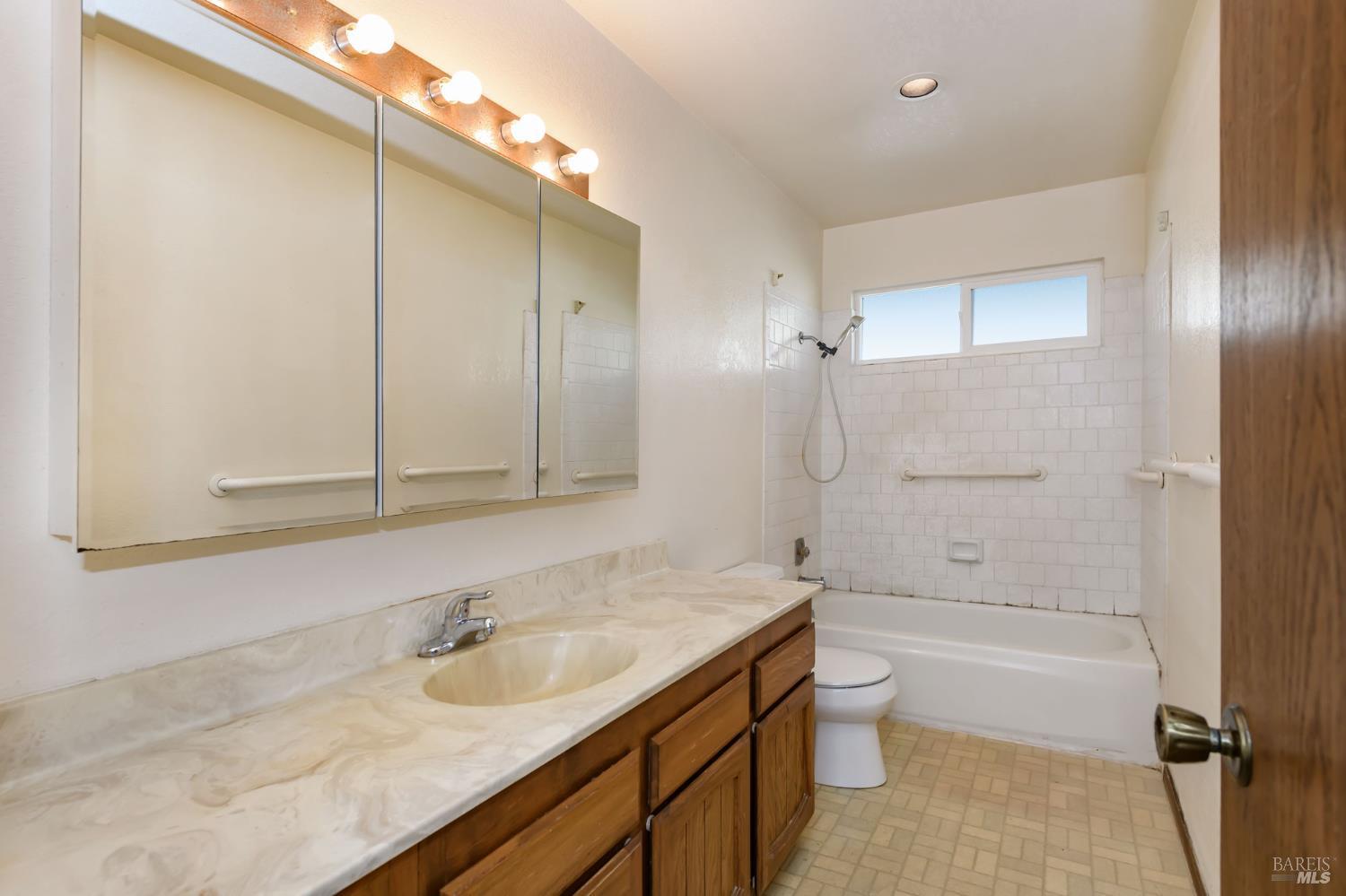 Detail Gallery Image 23 of 32 For 1068 San Francisco Way, Rohnert Park,  CA 94928 - 4 Beds | 2 Baths