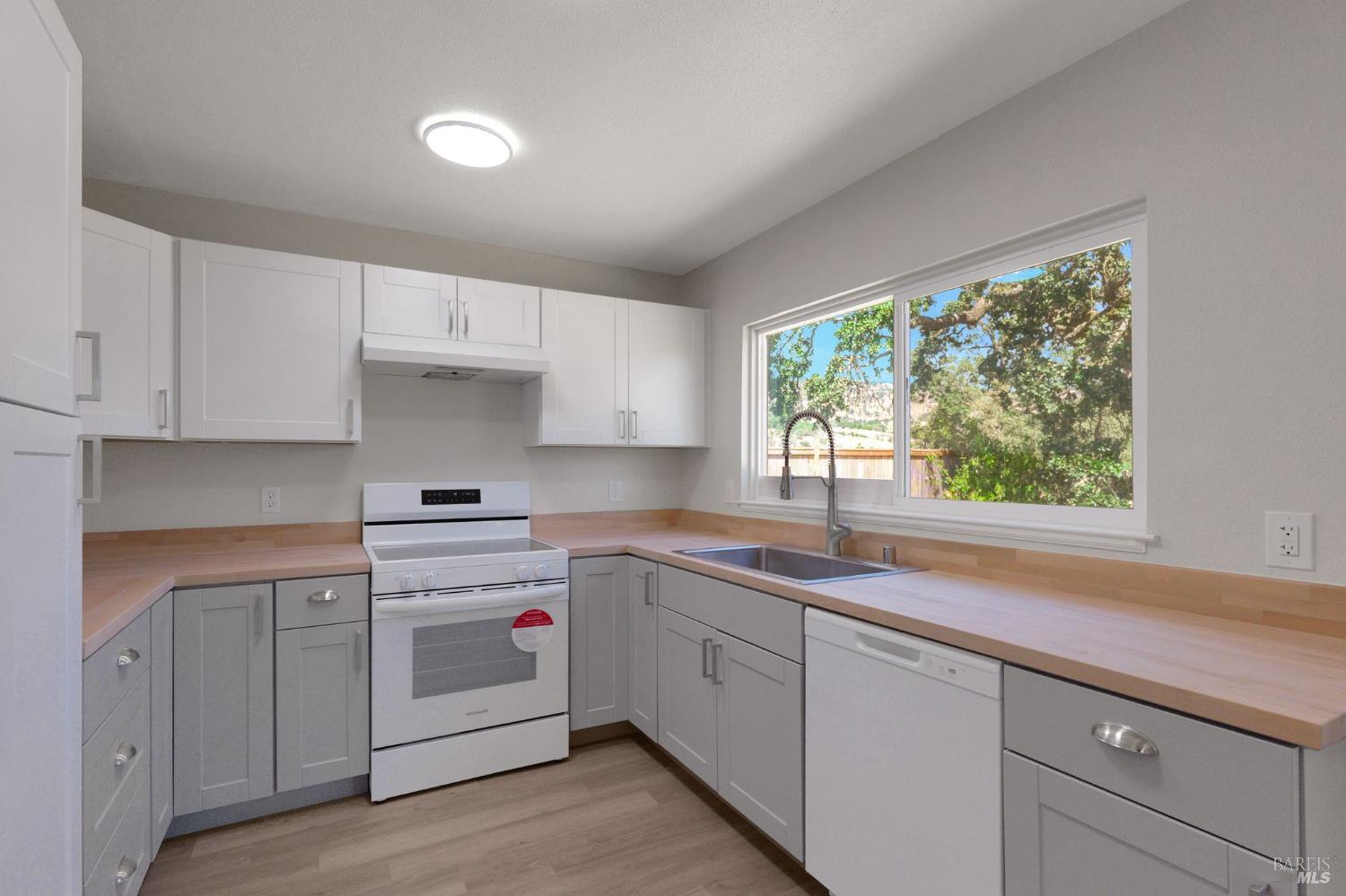 Detail Gallery Image 16 of 38 For 1120 Soda Canyon Rd, Napa,  CA 94558 - 5 Beds | 3 Baths