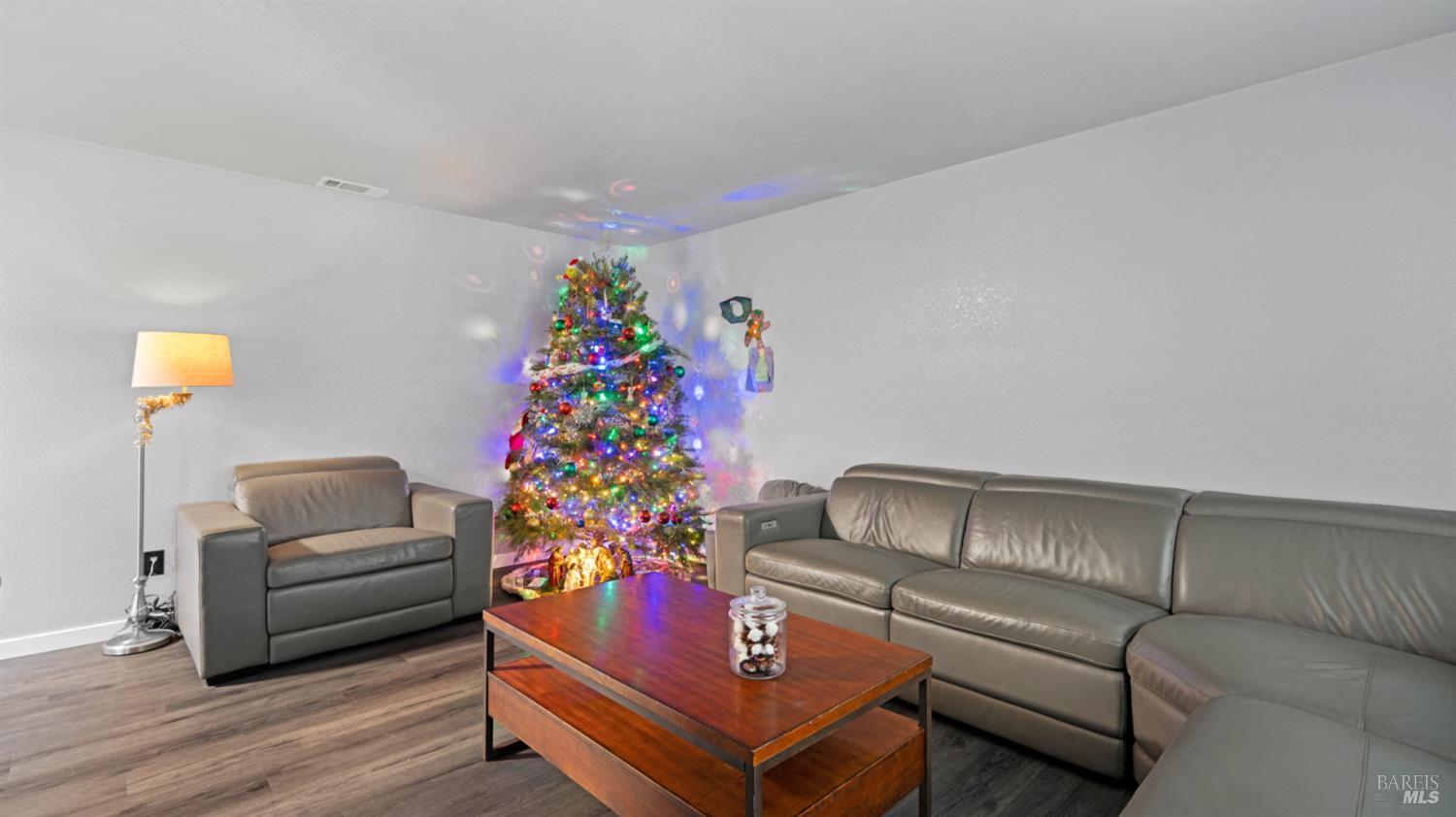 Detail Gallery Image 11 of 57 For 3456 Norwalk Pl, Fairfield,  CA 94534 - 4 Beds | 2/1 Baths