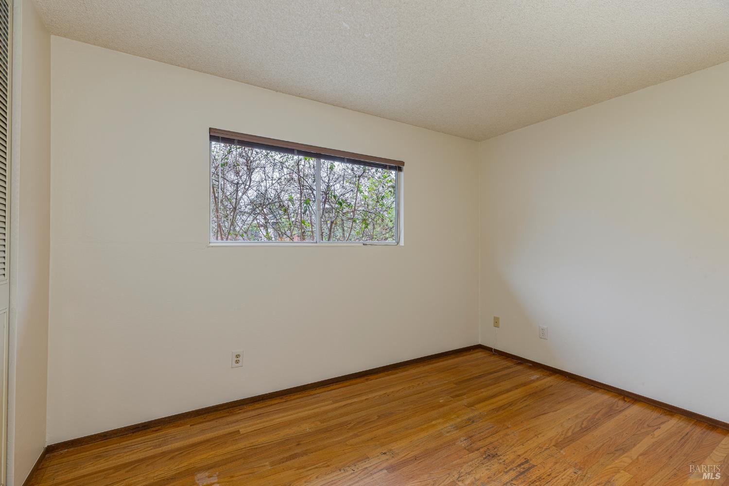 Detail Gallery Image 12 of 41 For 533 Albert Way, Petaluma,  CA 94954 - 4 Beds | 3 Baths