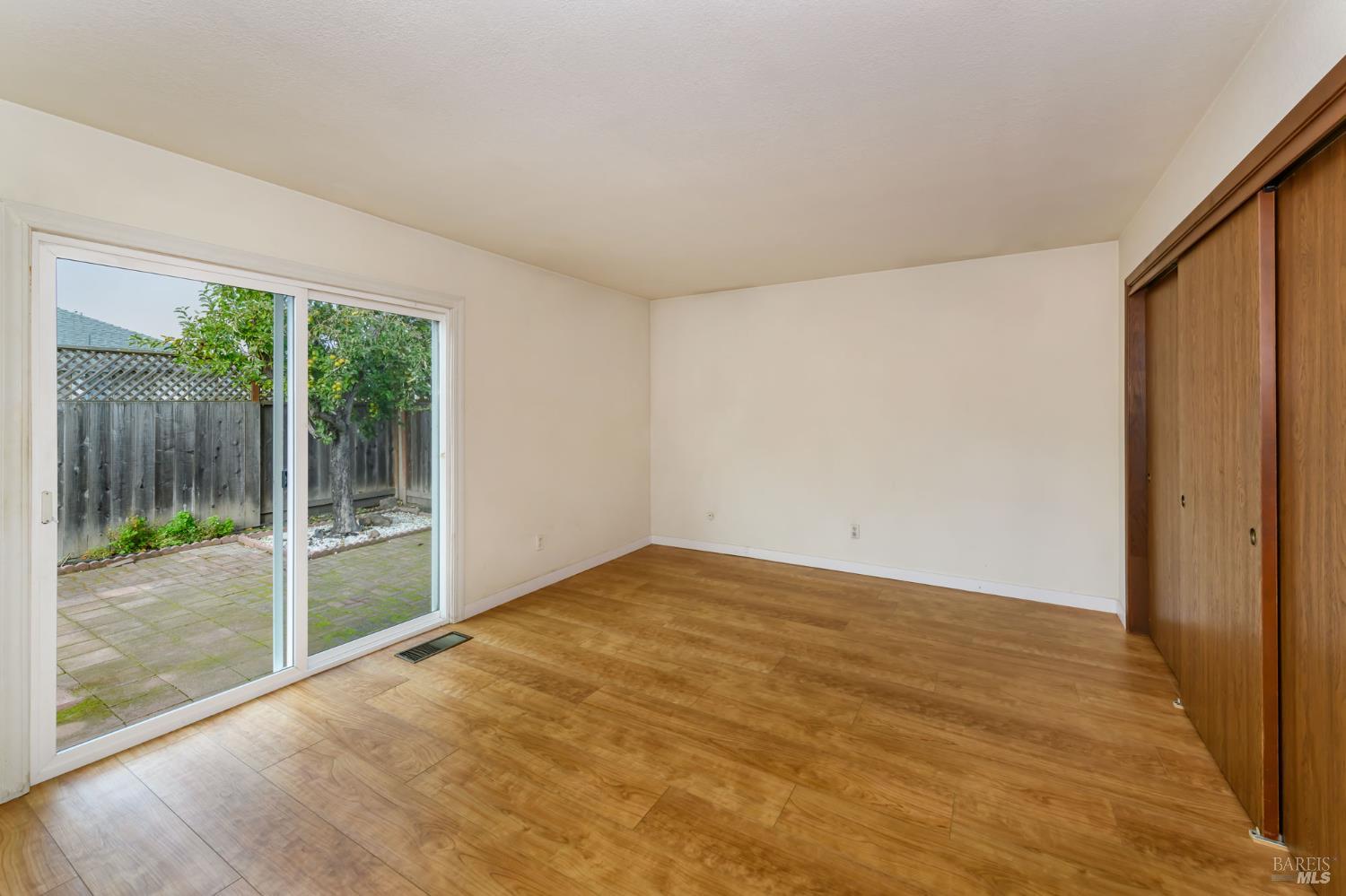 Detail Gallery Image 17 of 32 For 1068 San Francisco Way, Rohnert Park,  CA 94928 - 4 Beds | 2 Baths