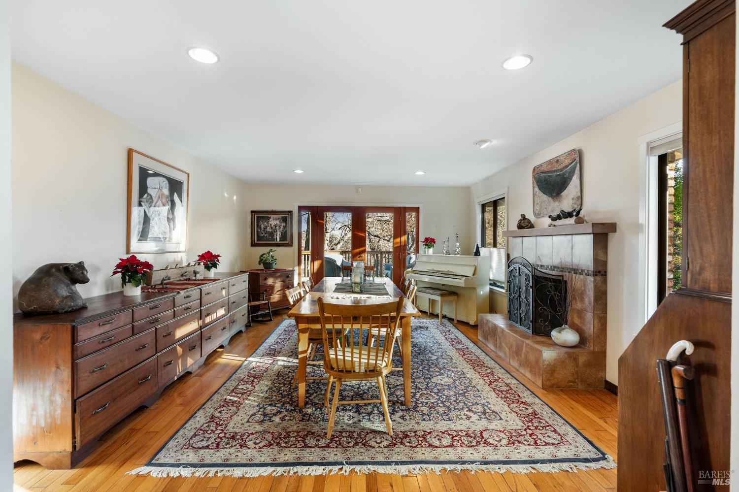 Detail Gallery Image 8 of 65 For 2850 Western Ave, Petaluma,  CA 94952 - 4 Beds | 3 Baths