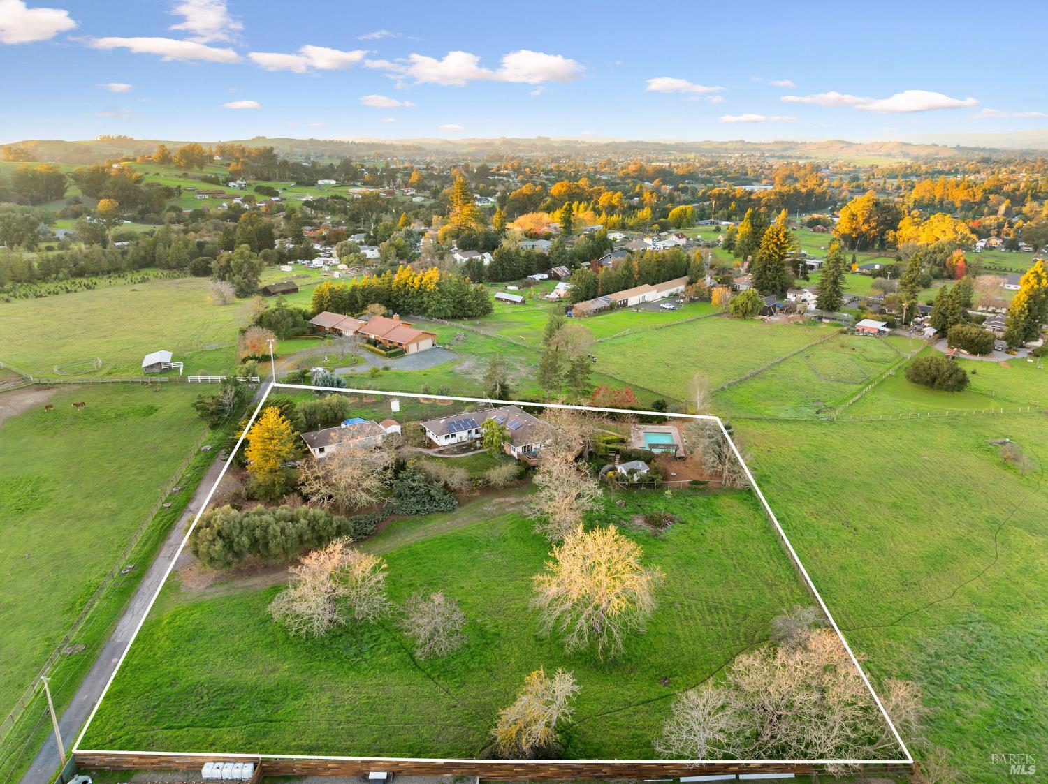 Detail Gallery Image 3 of 65 For 2850 Western Ave, Petaluma,  CA 94952 - 4 Beds | 3 Baths