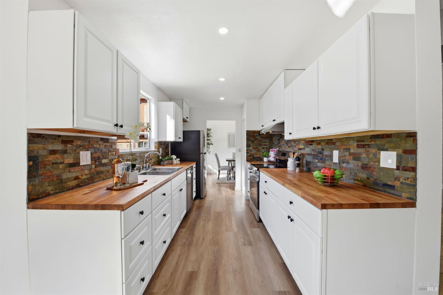 Detail Gallery Image 6 of 33 For 42015 via San Carlos Unkn, Fremont,  CA 94539 - 3 Beds | 3 Baths