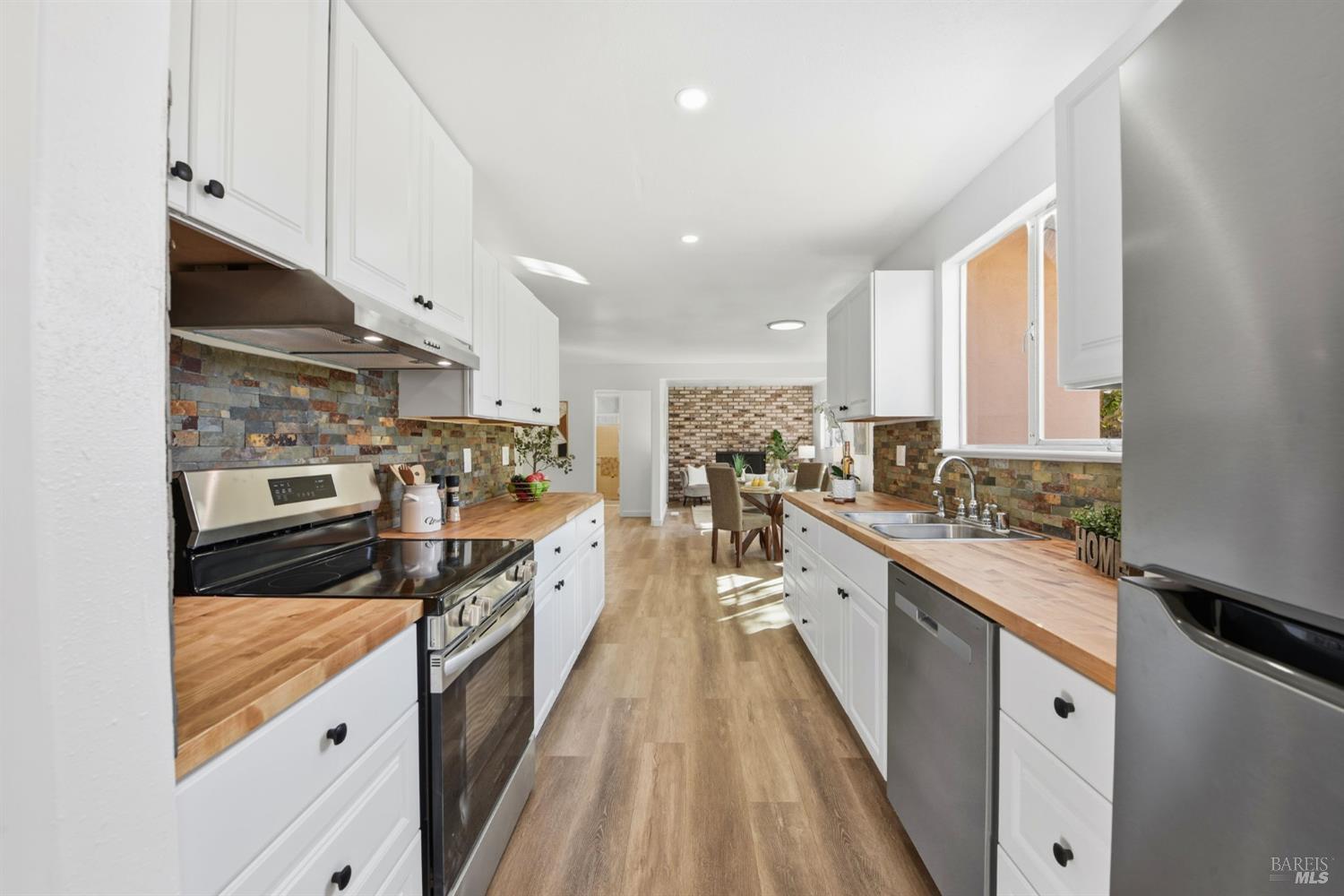 Detail Gallery Image 8 of 33 For 42015 via San Carlos Unkn, Fremont,  CA 94539 - 3 Beds | 3 Baths