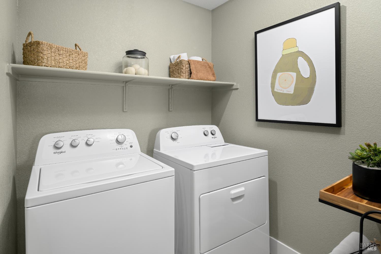 Detail Gallery Image 11 of 14 For 2418 Serene Ln, Santa Rosa,  CA 95403 - 5 Beds | 3 Baths