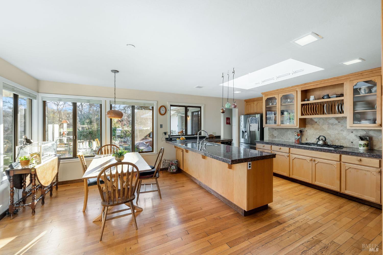 Detail Gallery Image 16 of 65 For 2850 Western Ave, Petaluma,  CA 94952 - 4 Beds | 3 Baths