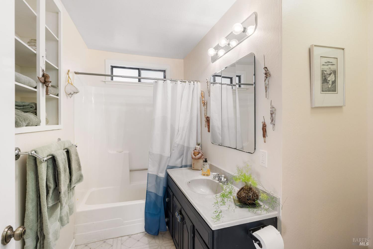 Detail Gallery Image 35 of 65 For 2850 Western Ave, Petaluma,  CA 94952 - 4 Beds | 3 Baths