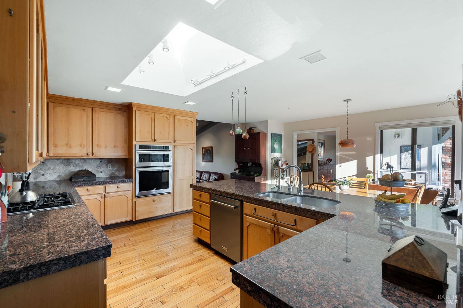 Detail Gallery Image 14 of 65 For 2850 Western Ave, Petaluma,  CA 94952 - 4 Beds | 3 Baths