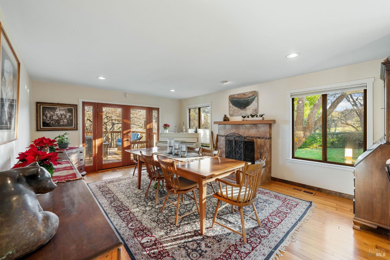 Detail Gallery Image 9 of 65 For 2850 Western Ave, Petaluma,  CA 94952 - 4 Beds | 3 Baths