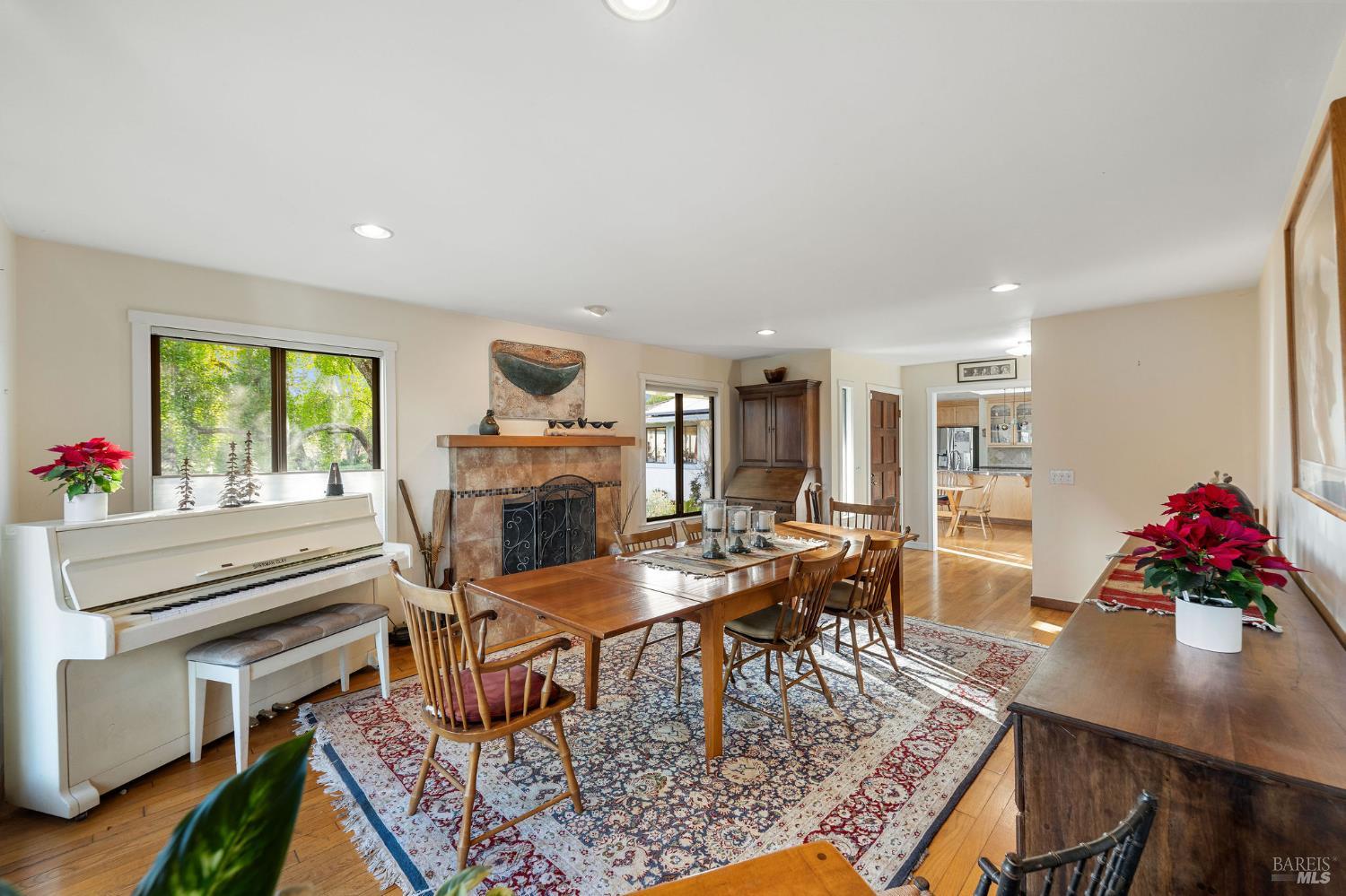 Detail Gallery Image 10 of 65 For 2850 Western Ave, Petaluma,  CA 94952 - 4 Beds | 3 Baths