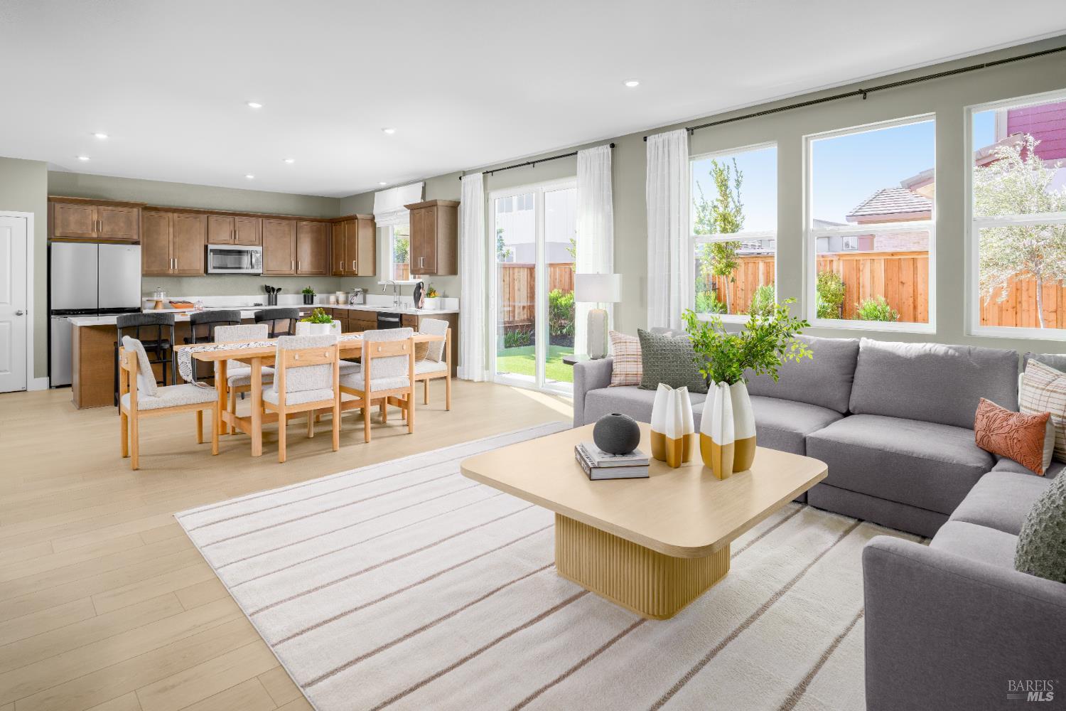 Detail Gallery Image 4 of 14 For 2418 Serene Ln, Santa Rosa,  CA 95403 - 5 Beds | 3 Baths