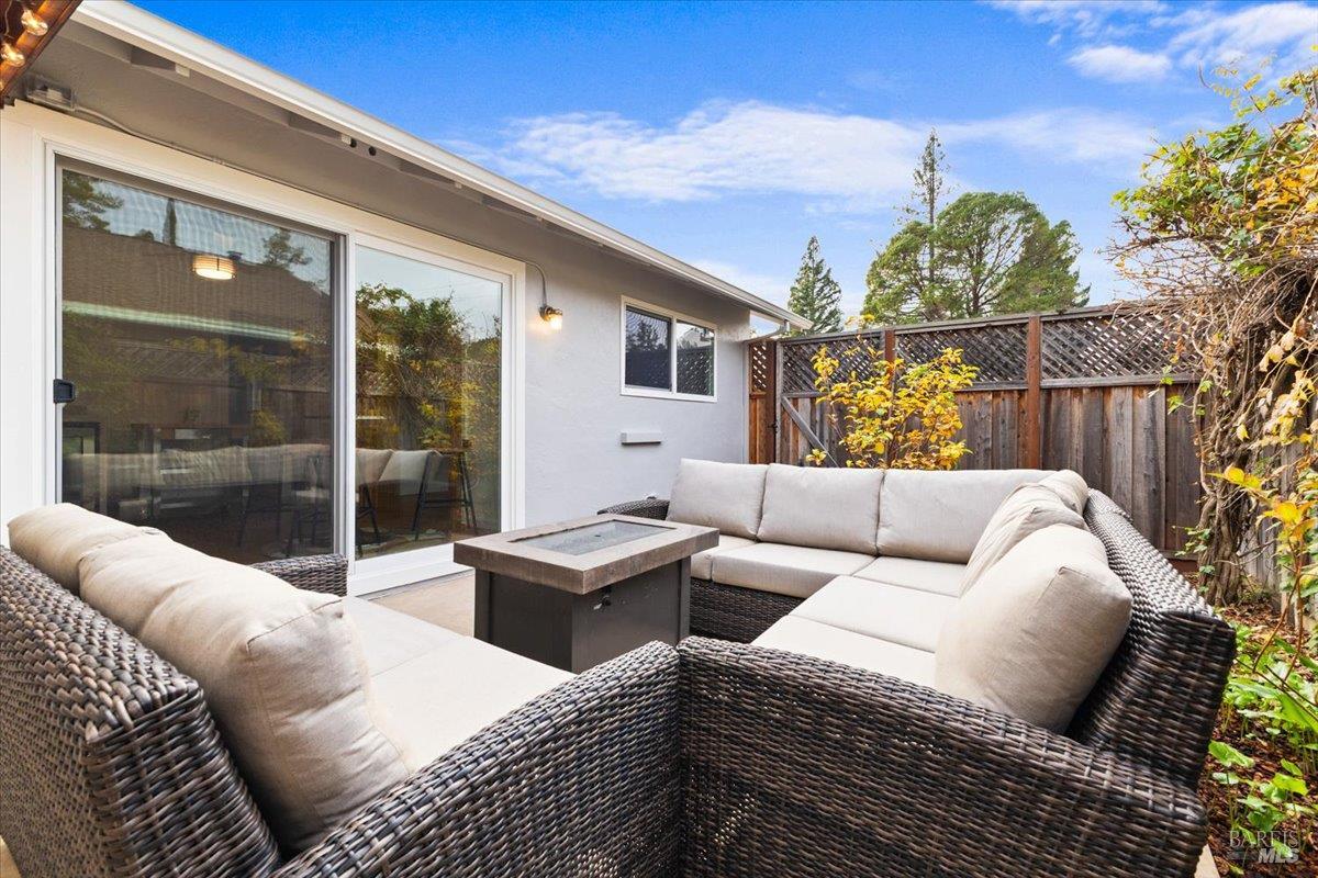 Detail Gallery Image 24 of 25 For 1421 Oak Cir, Healdsburg,  CA 95448 - 2 Beds | 1 Baths