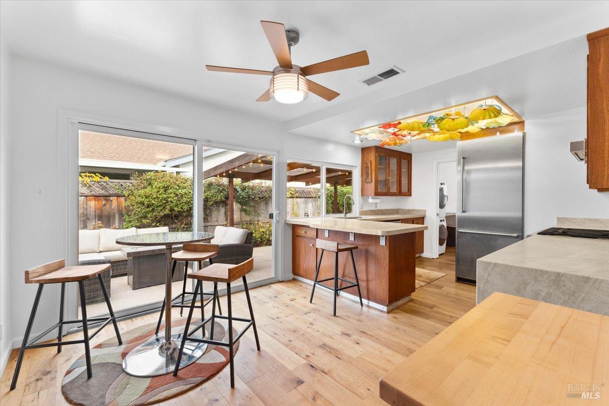 Detail Gallery Image 9 of 25 For 1421 Oak Cir, Healdsburg,  CA 95448 - 2 Beds | 1 Baths