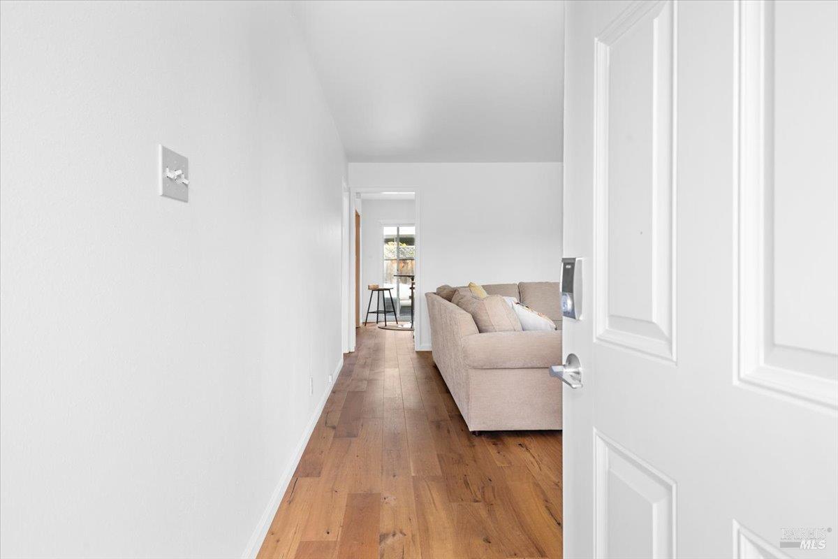 Detail Gallery Image 3 of 25 For 1421 Oak Cir, Healdsburg,  CA 95448 - 2 Beds | 1 Baths