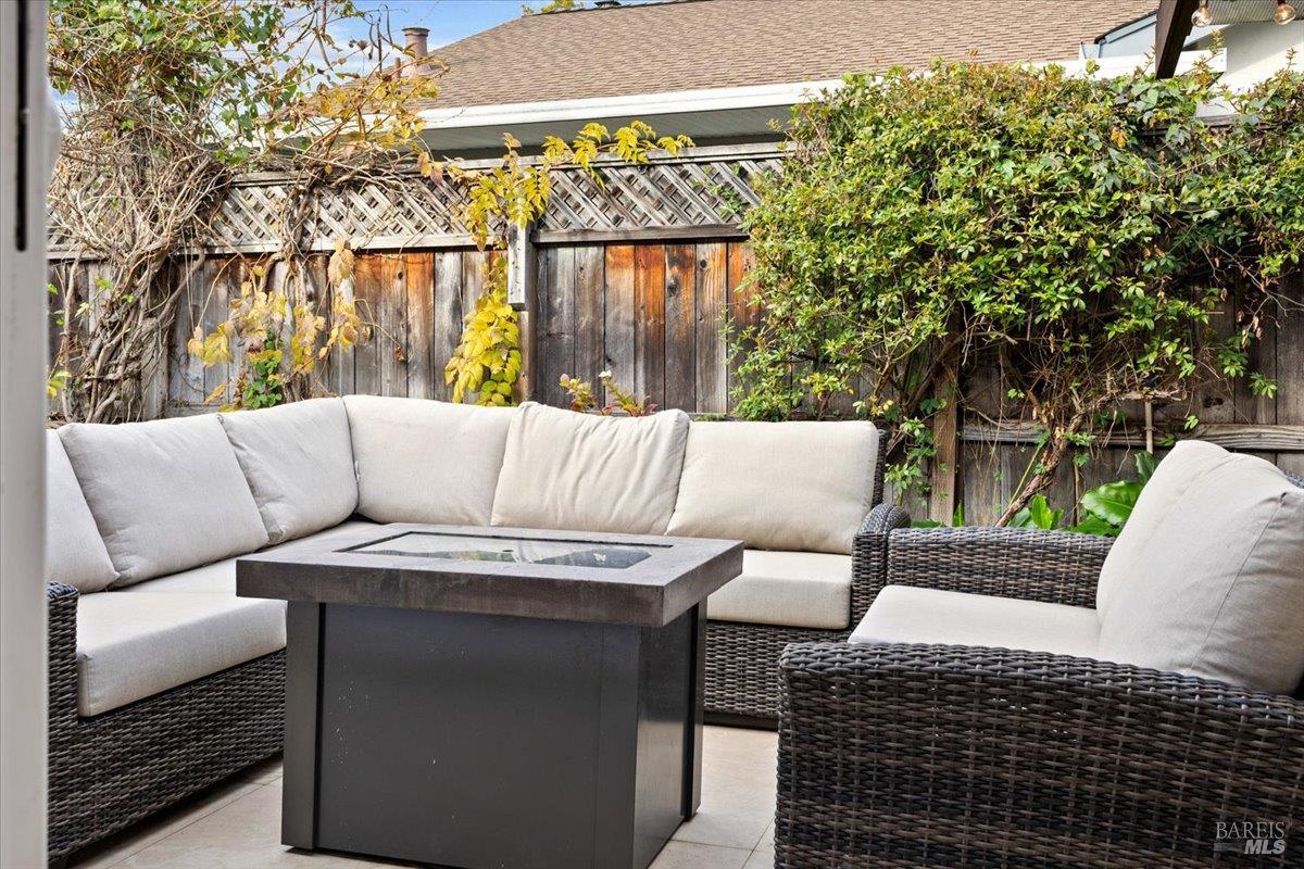 Detail Gallery Image 25 of 25 For 1421 Oak Cir, Healdsburg,  CA 95448 - 2 Beds | 1 Baths