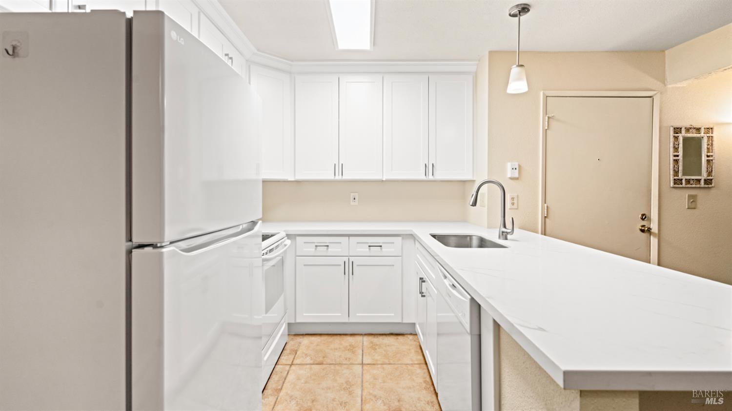 Detail Gallery Image 2 of 22 For 1333 N Camino Alto Unkn #164,  Vallejo,  CA 94589 - 2 Beds | 1 Baths