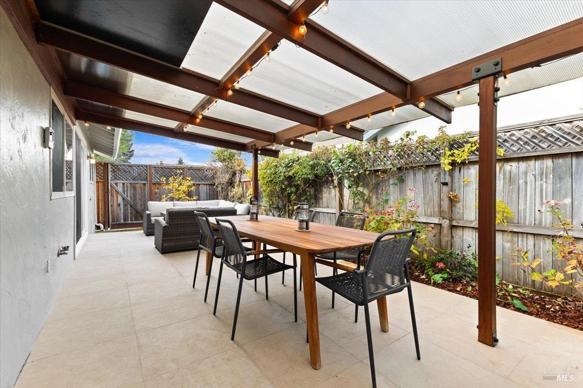 Detail Gallery Image 22 of 25 For 1421 Oak Cir, Healdsburg,  CA 95448 - 2 Beds | 1 Baths