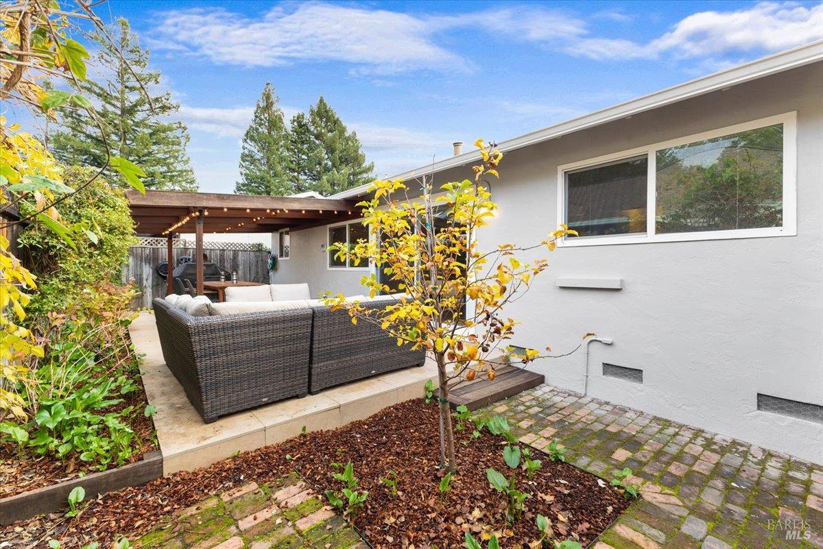 Detail Gallery Image 23 of 25 For 1421 Oak Cir, Healdsburg,  CA 95448 - 2 Beds | 1 Baths