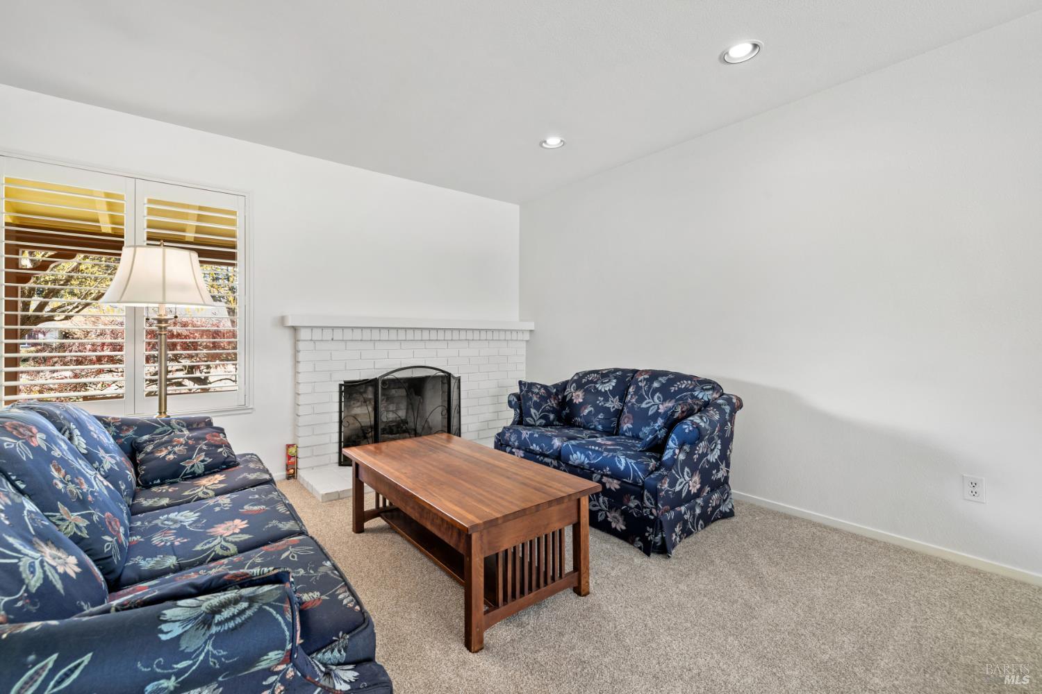 Detail Gallery Image 6 of 42 For 6 Oakhurst Pl, Santa Rosa,  CA 95409 - 2 Beds | 2 Baths