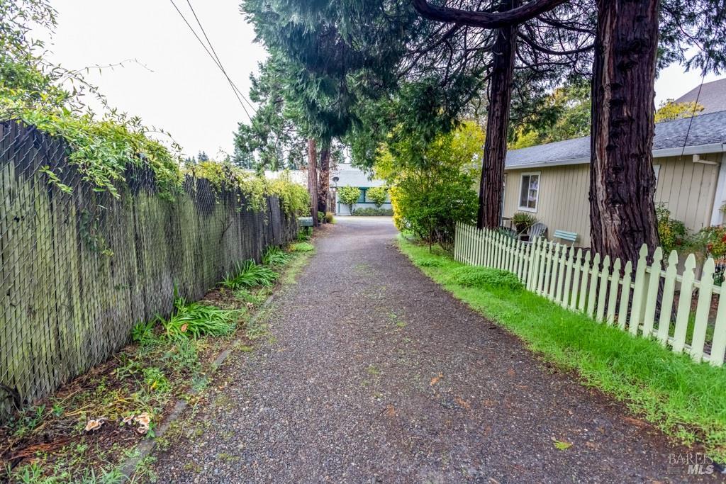 Detail Gallery Image 3 of 22 For 424 Mason St, Healdsburg,  CA 95448 - 3 Beds | 2 Baths