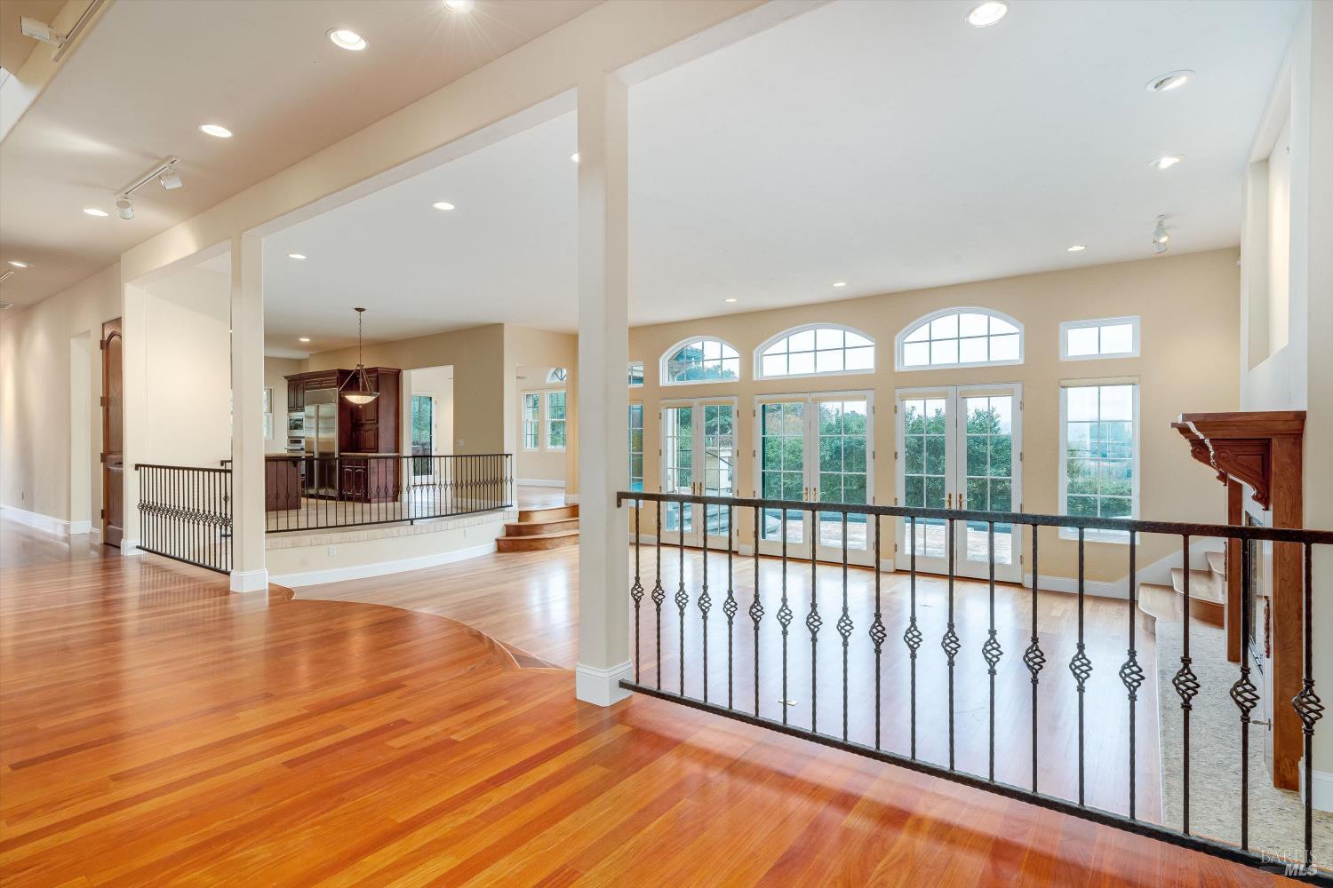 Detail Gallery Image 10 of 74 For 405 London Way, Sonoma,  CA 95476 - 5 Beds | 5/1 Baths