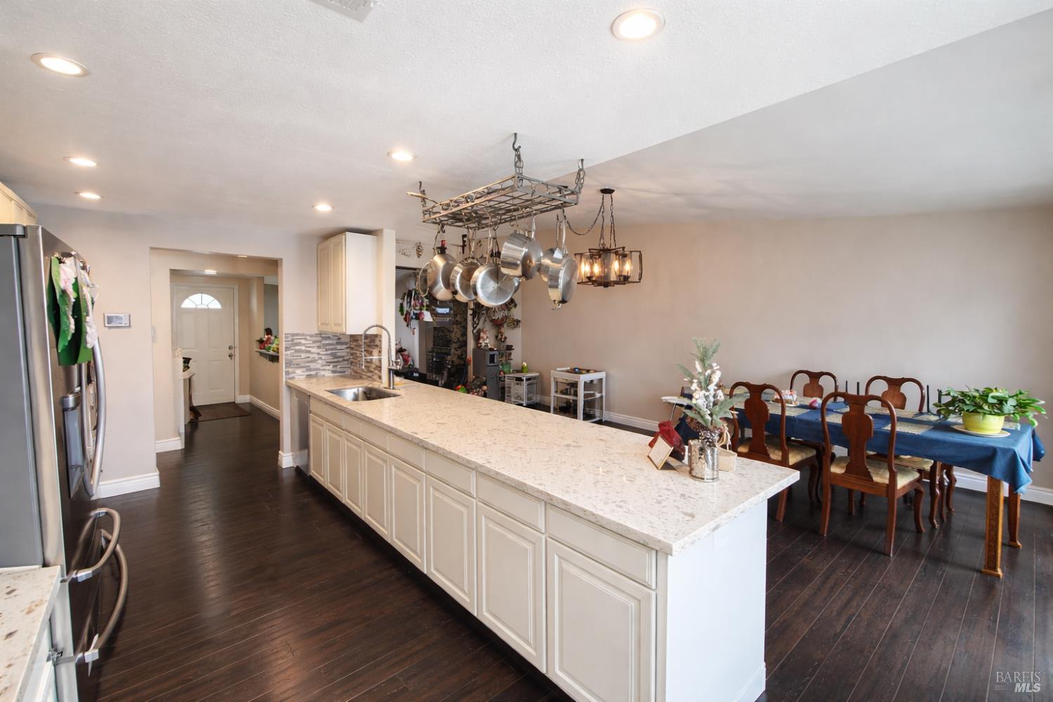 Detail Gallery Image 8 of 26 For 1019 Whistler Dr, Suisun City,  CA 94585 - 3 Beds | 2 Baths