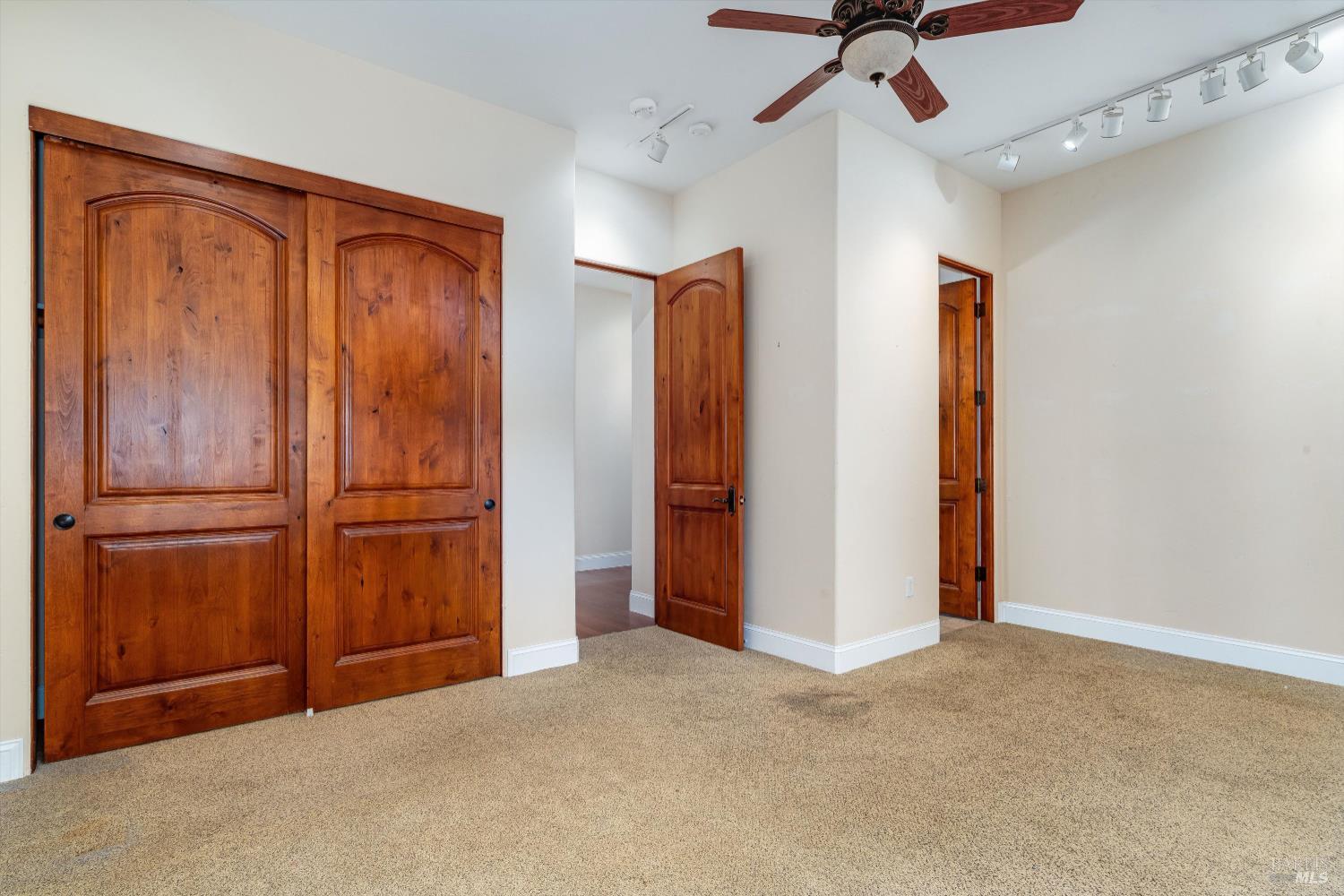 Detail Gallery Image 12 of 74 For 405 London Way, Sonoma,  CA 95476 - 5 Beds | 5/1 Baths