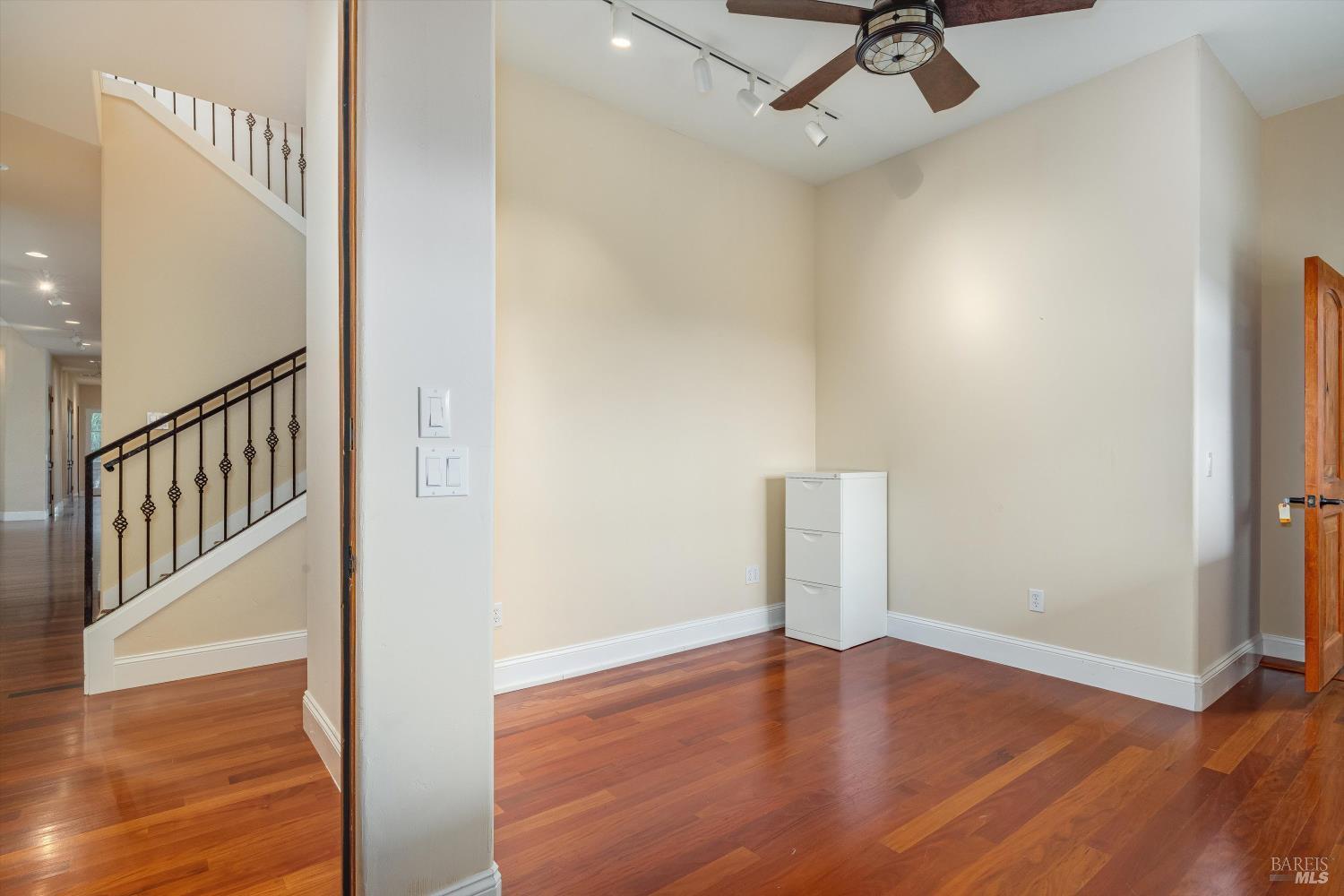 Detail Gallery Image 16 of 74 For 405 London Way, Sonoma,  CA 95476 - 5 Beds | 5/1 Baths