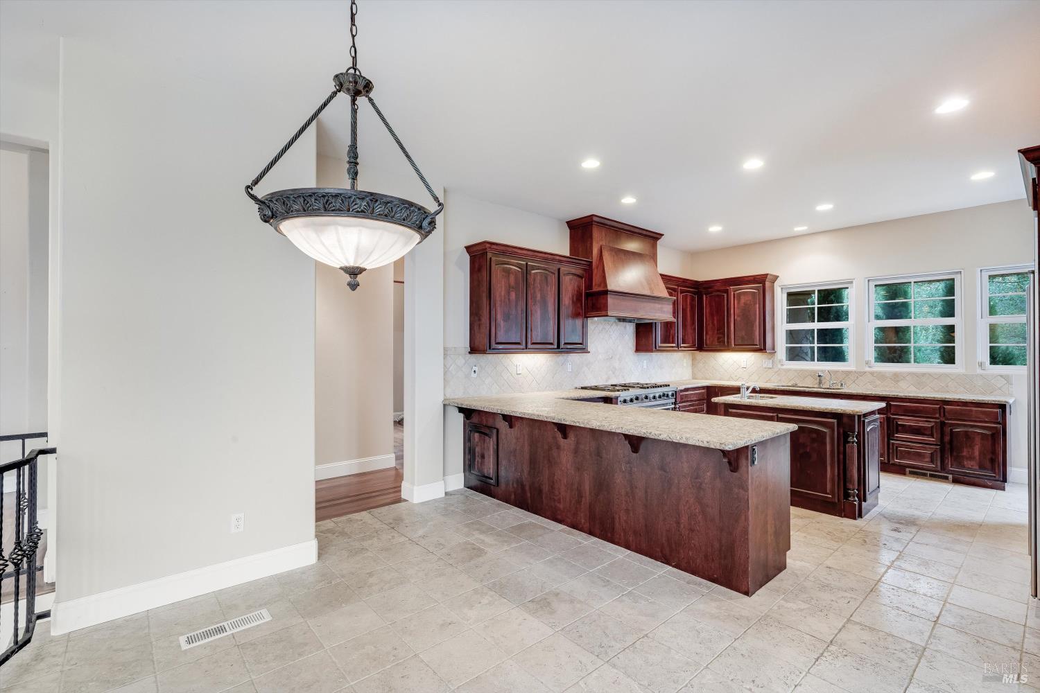 Detail Gallery Image 27 of 74 For 405 London Way, Sonoma,  CA 95476 - 5 Beds | 5/1 Baths