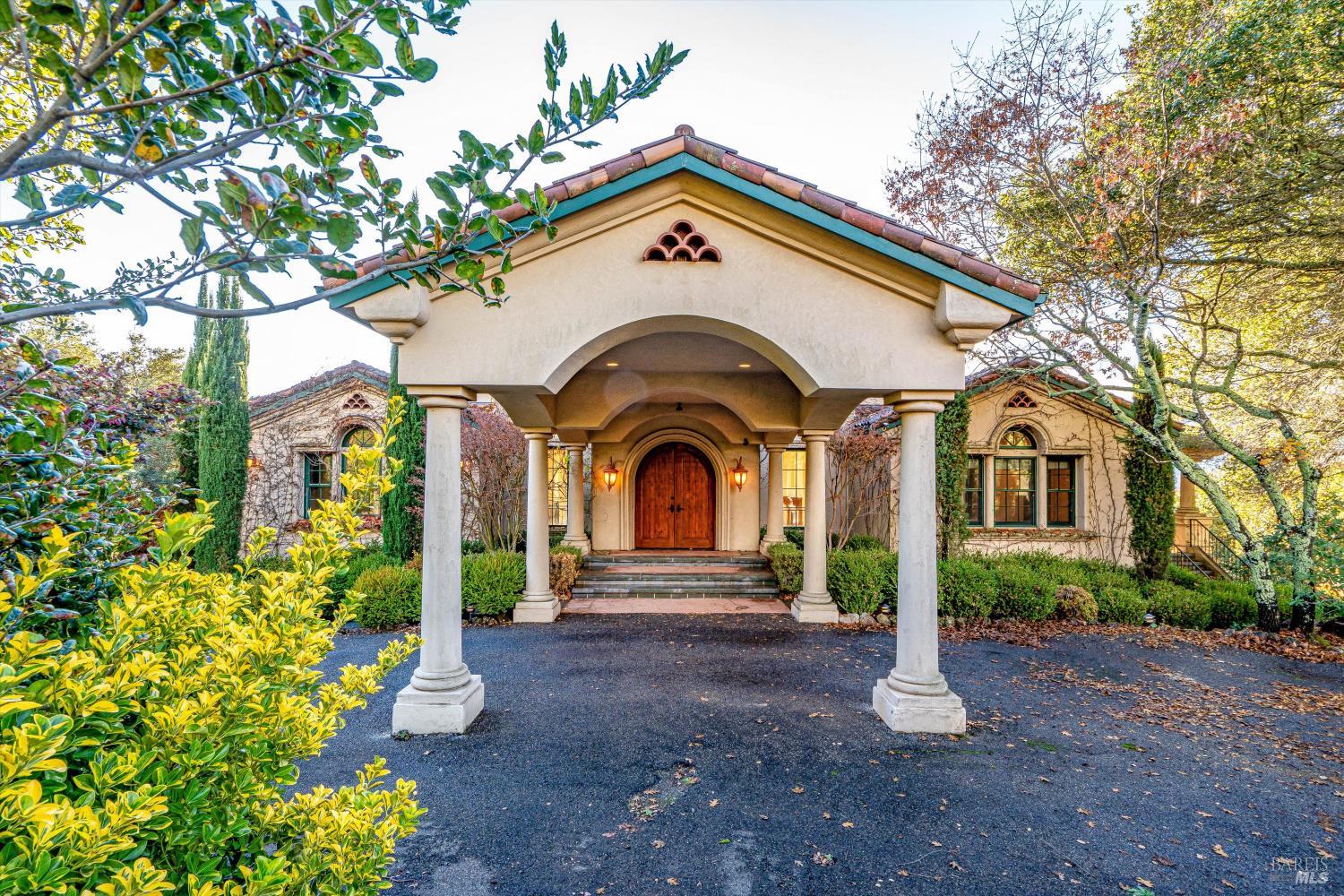 Detail Gallery Image 5 of 74 For 405 London Way, Sonoma,  CA 95476 - 5 Beds | 5/1 Baths