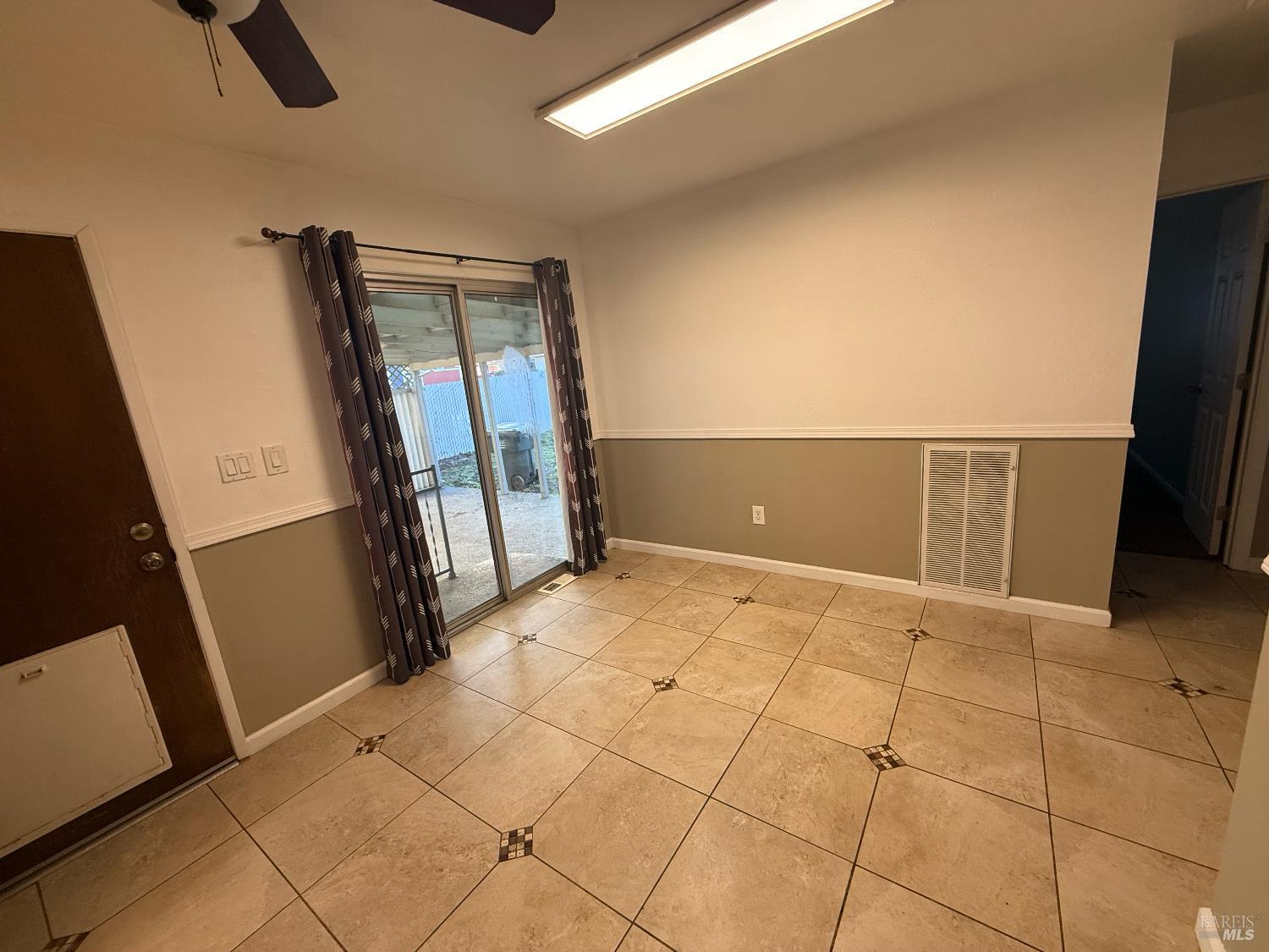 Detail Gallery Image 4 of 14 For 372 South Lenore Ave, Willits,  CA 95490 - 2 Beds | 1 Baths