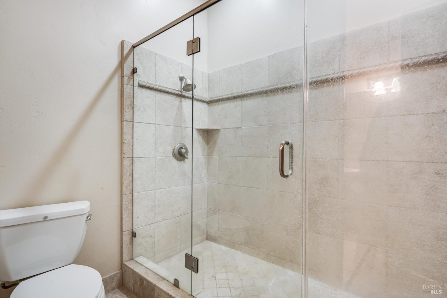 Detail Gallery Image 15 of 74 For 405 London Way, Sonoma,  CA 95476 - 5 Beds | 5/1 Baths