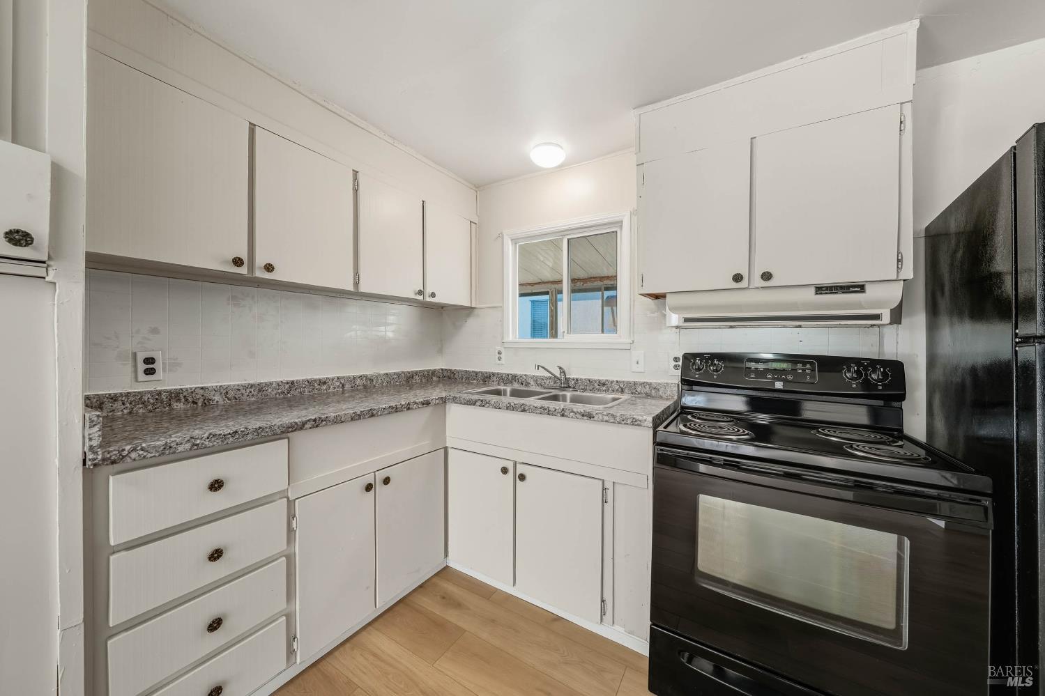 Detail Gallery Image 4 of 48 For 4265 Lakeshore Blvd 18, Lakeport,  CA 95453 - 2 Beds | 1/1 Baths