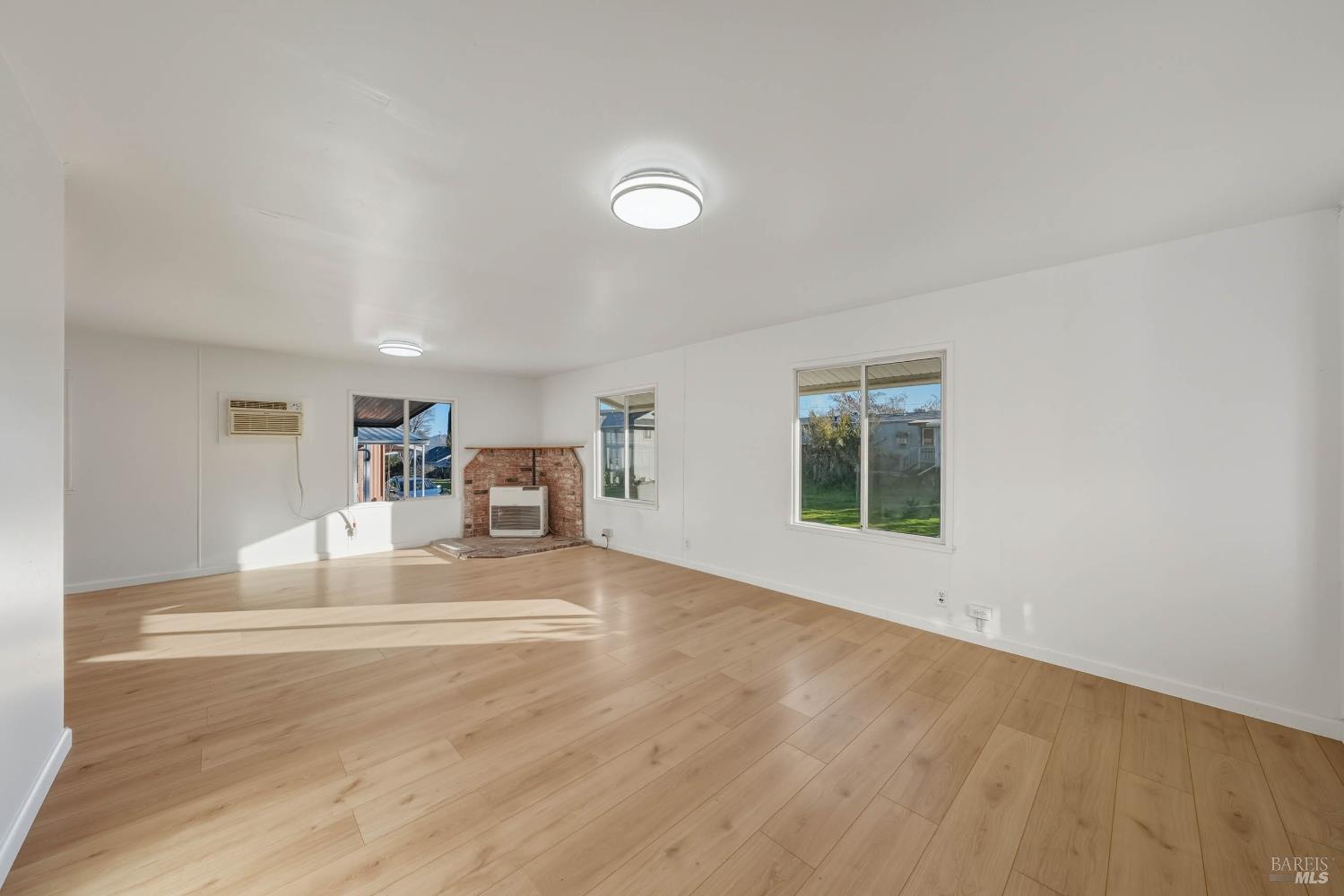 Detail Gallery Image 2 of 48 For 4265 Lakeshore Blvd 18, Lakeport,  CA 95453 - 2 Beds | 1/1 Baths