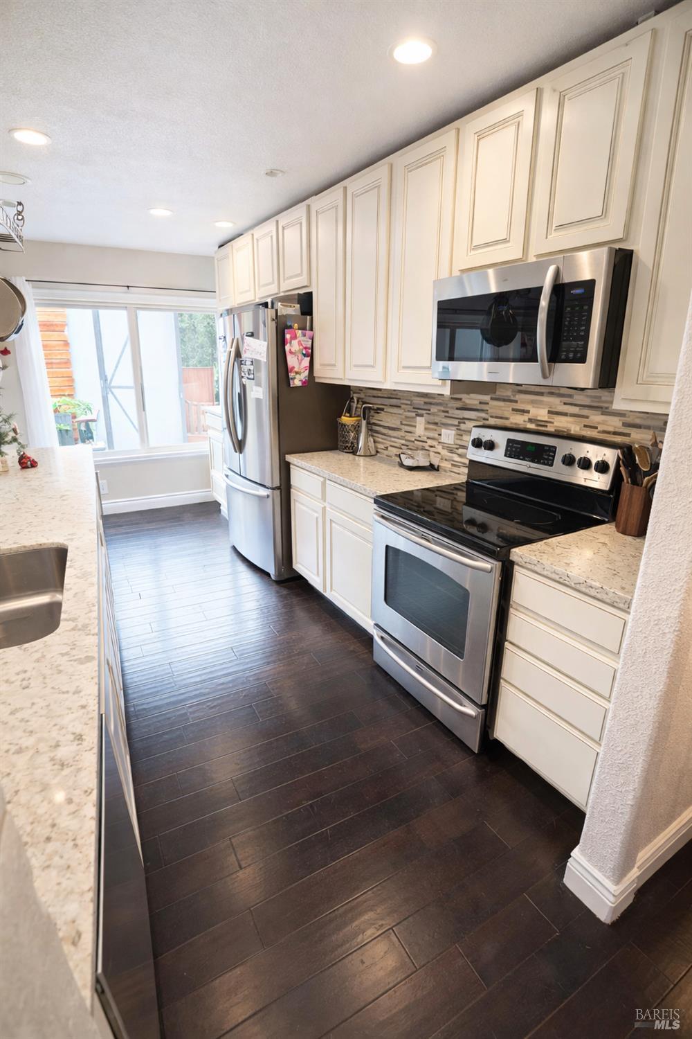 Detail Gallery Image 7 of 26 For 1019 Whistler Dr, Suisun City,  CA 94585 - 3 Beds | 2 Baths