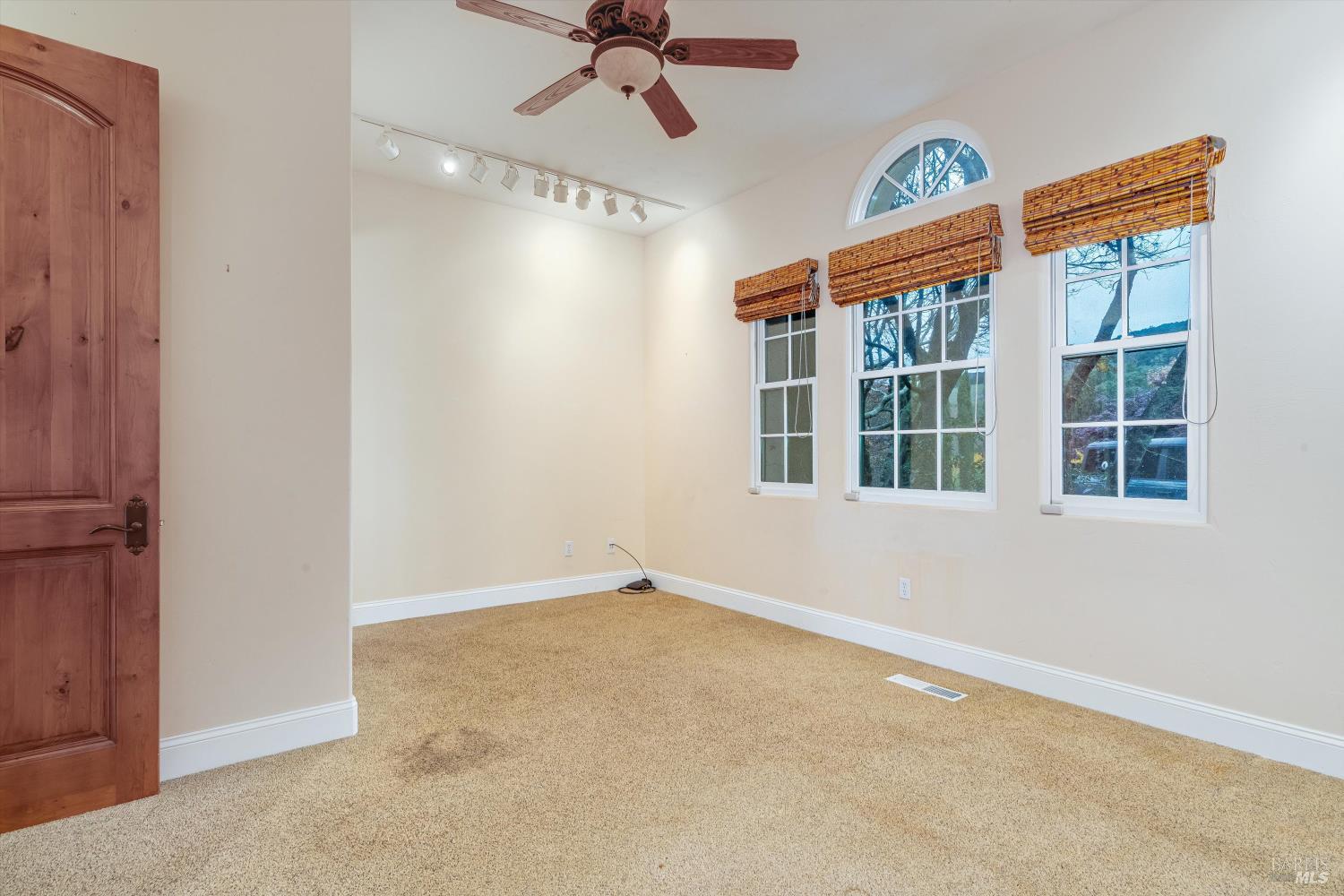 Detail Gallery Image 13 of 74 For 405 London Way, Sonoma,  CA 95476 - 5 Beds | 5/1 Baths