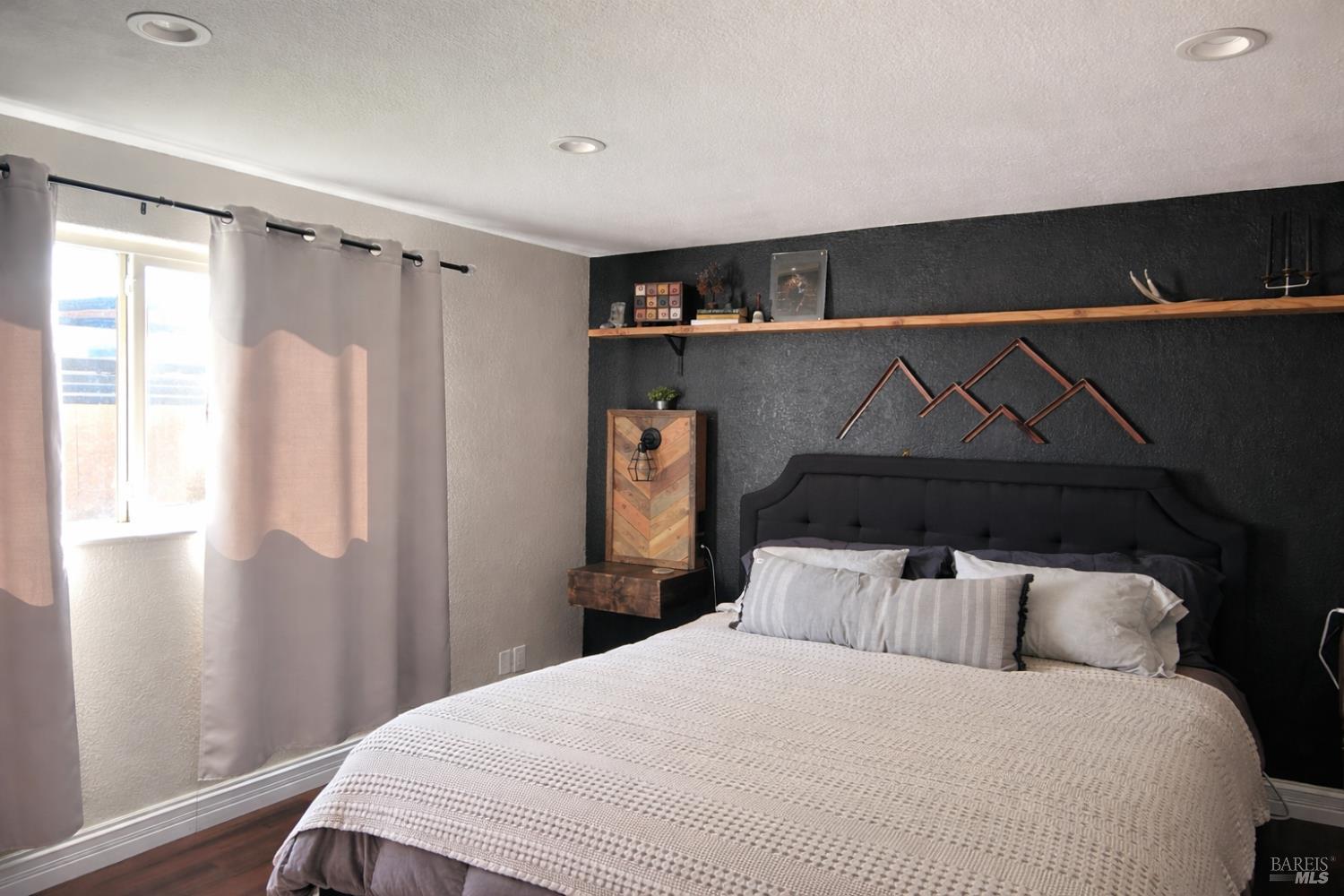 Detail Gallery Image 15 of 26 For 1019 Whistler Dr, Suisun City,  CA 94585 - 3 Beds | 2 Baths