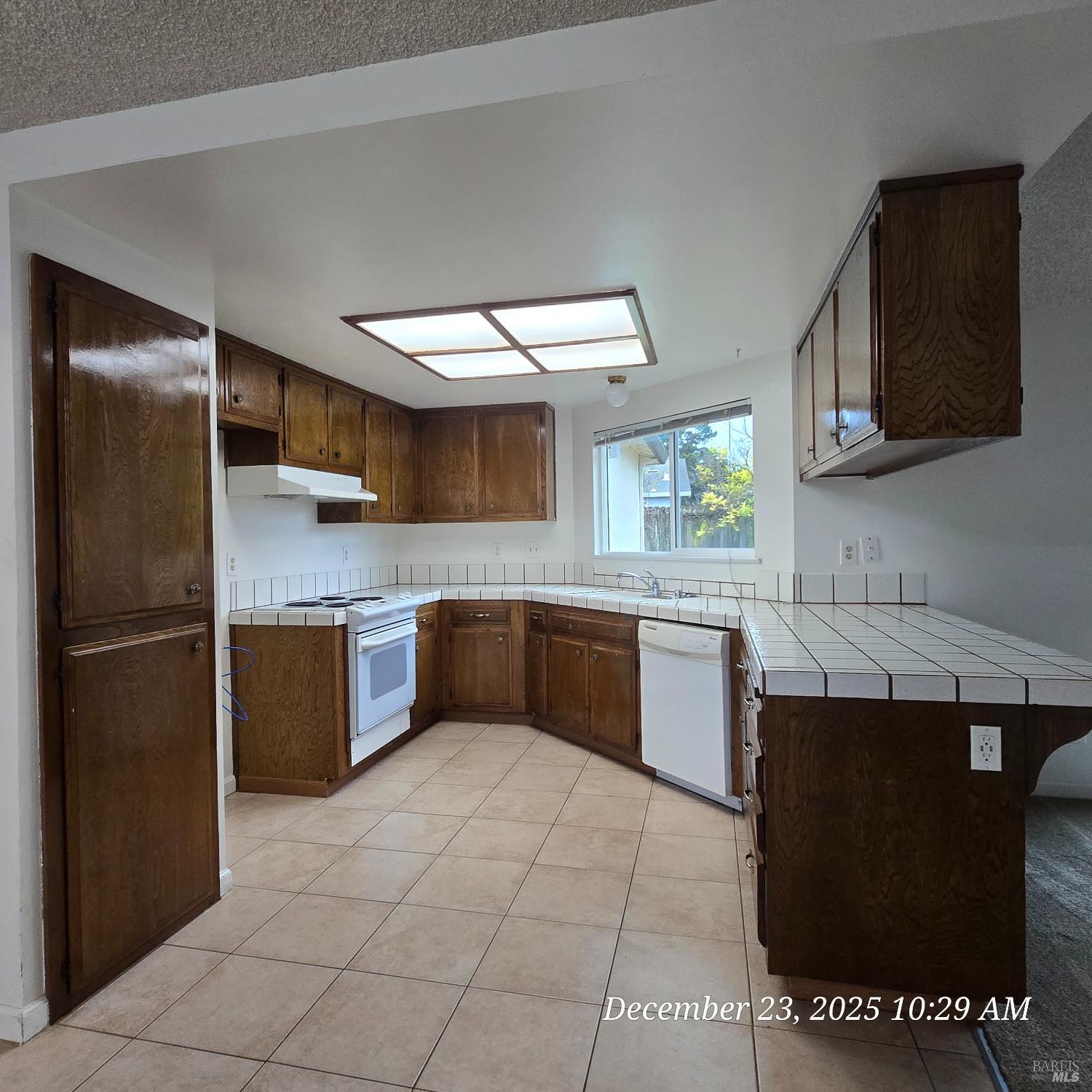 Detail Gallery Image 6 of 18 For 4875 Silverado Dr, Fairfield,  CA 94534 - 3 Beds | 2 Baths